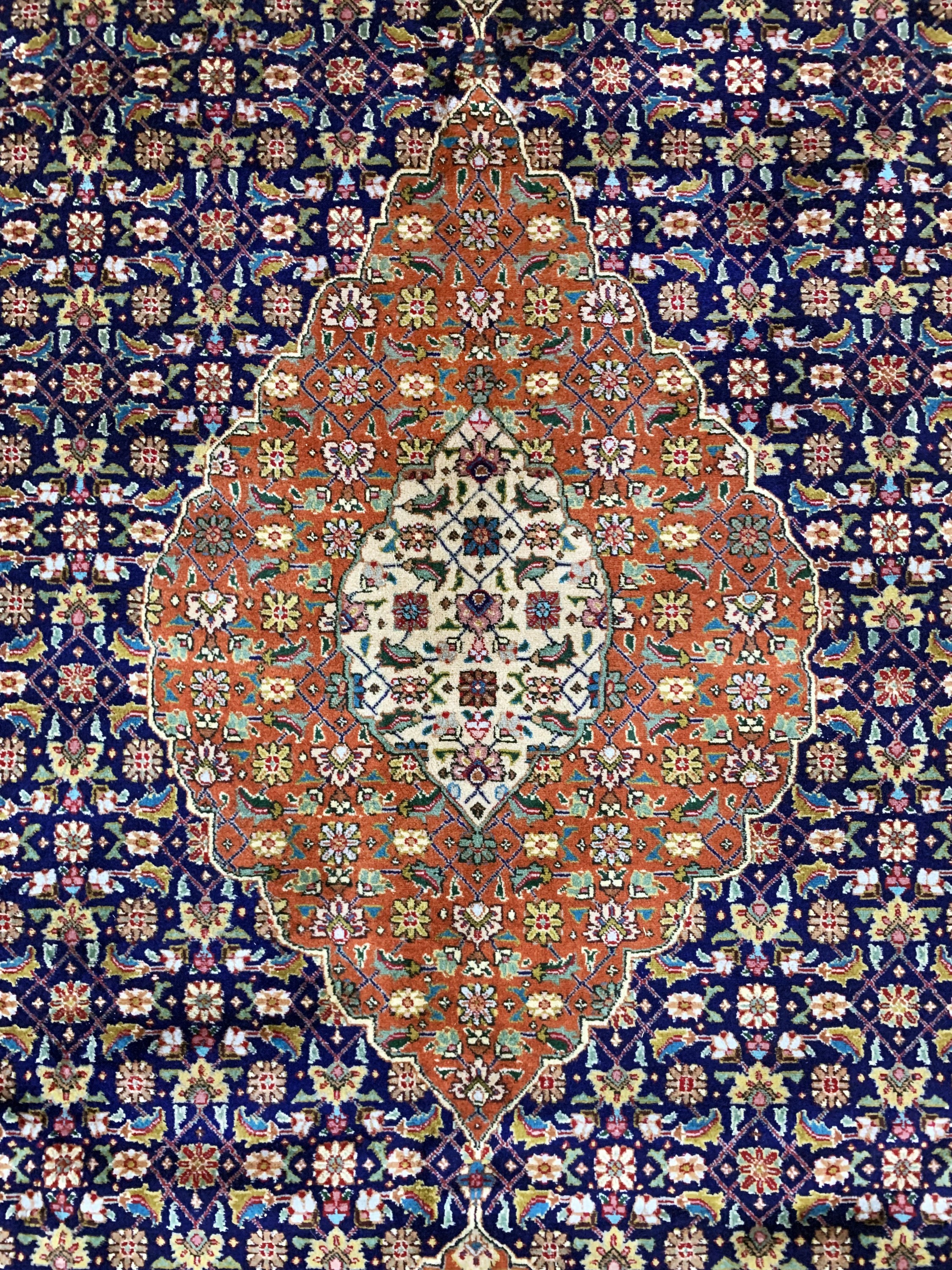 Detail c: Täbriz(40 Raj), Persien, Mitte 20.Jhd, Korkwolle auf Baumwolle, ca. 308 x 217 cm, EHZ: 2