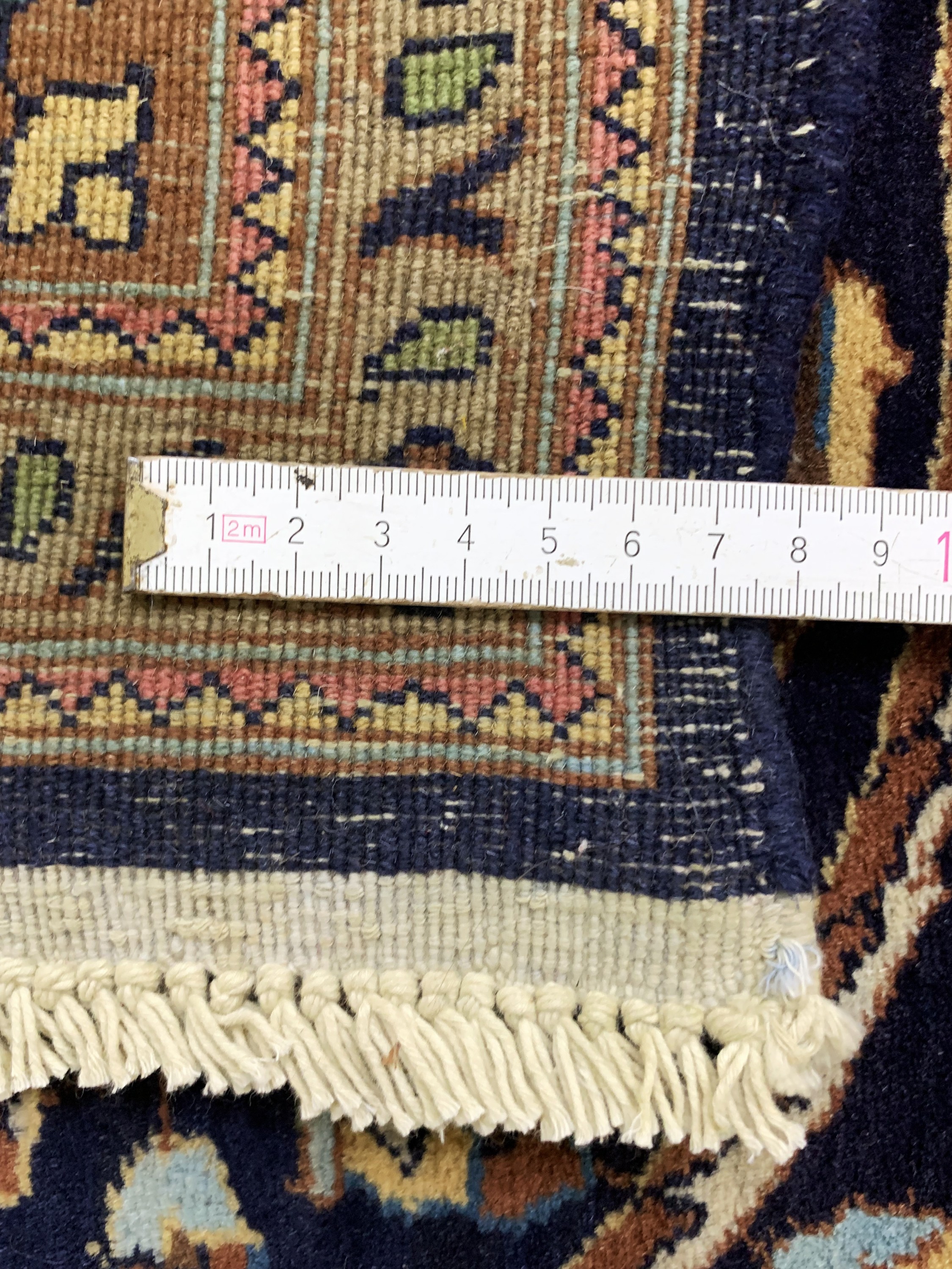 Detail e: Lahor fein, Pakistan, Mitte 20.Jhd, Korkwolle auf Baumwolle, ca. 214 x 139 cm, EHZ: 1-2