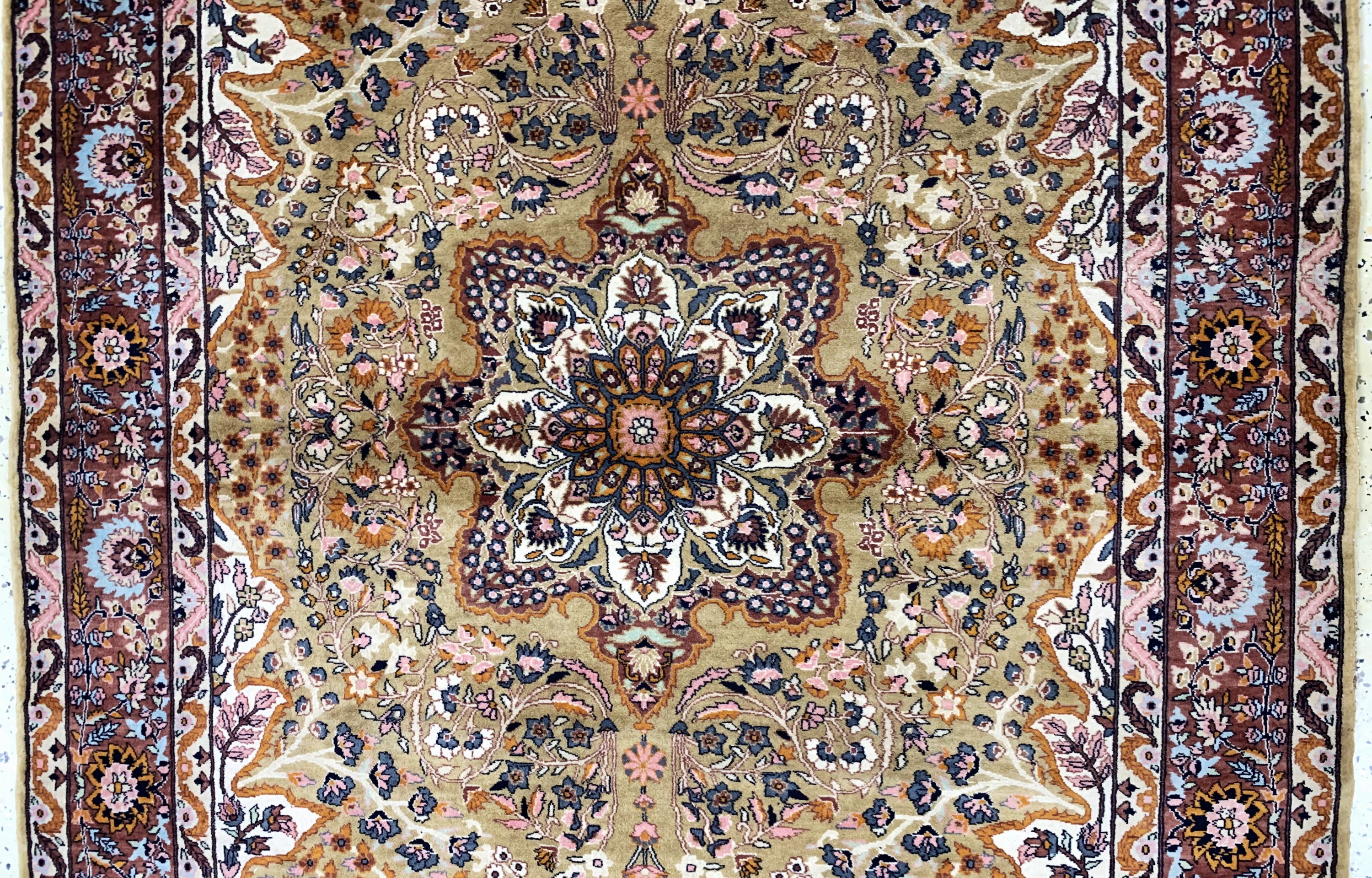Detail b: Lahor fein, Pakistan, Mitte 20.Jhd, Korkwolle auf Baumwolle, ca. 222 x 139 cm, EHZ: 1-2