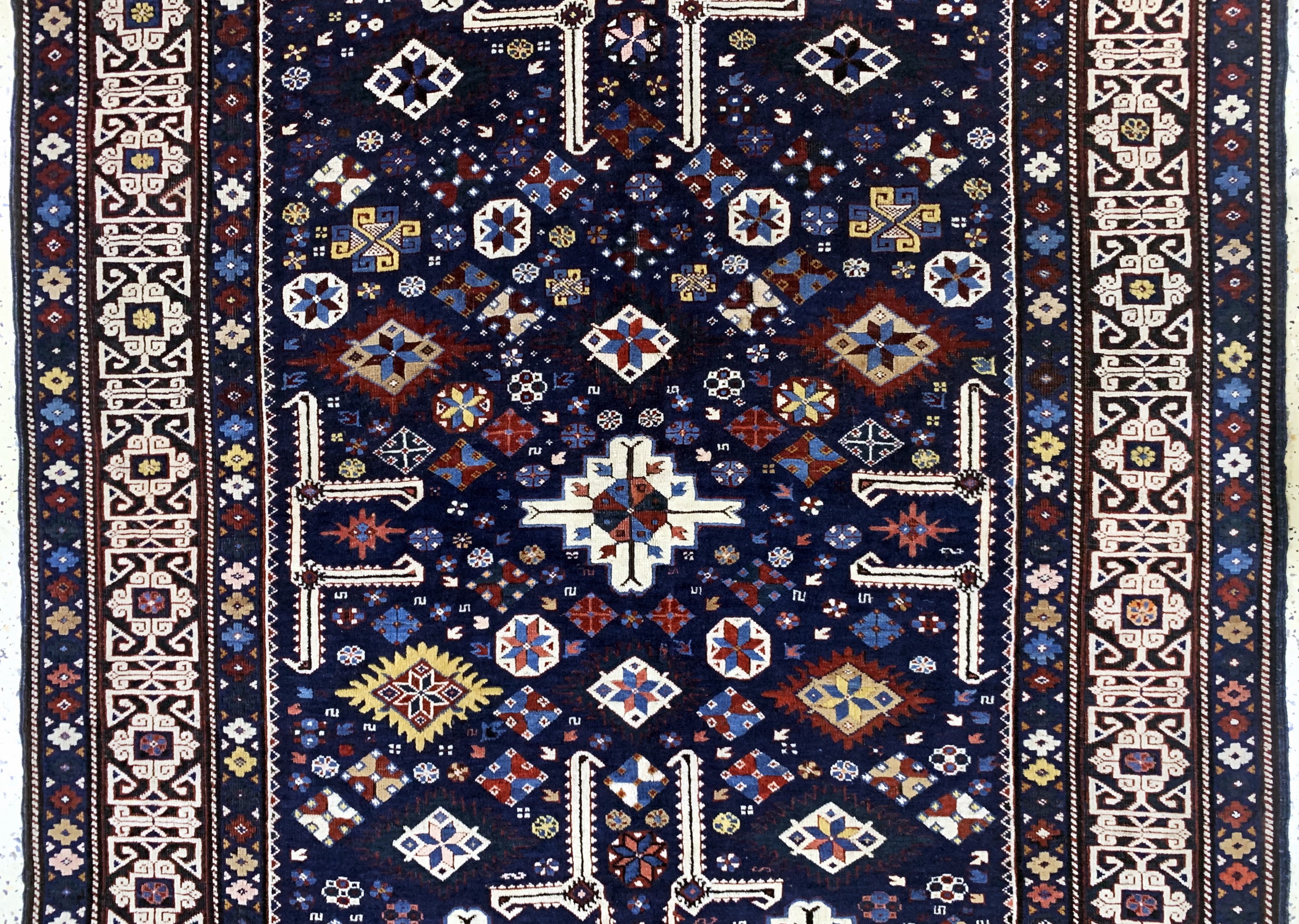 Detail b: "Blattgabel-Schirwan"antik, Kaukasus, 19.Jhd, Wolle auf Wolle, ca. 196 x 149 cm, EHZ: 2-3