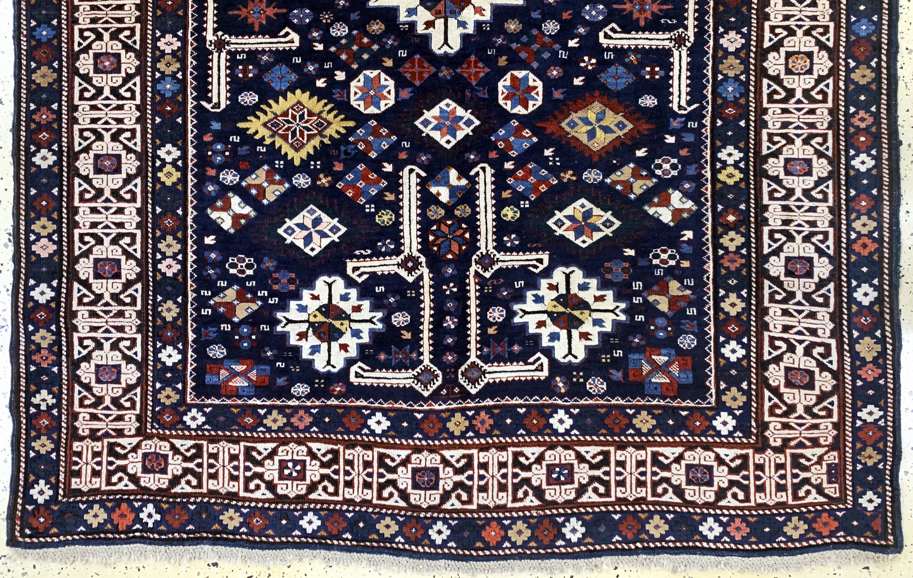 Detail c: "Blattgabel-Schirwan"antik, Kaukasus, 19.Jhd, Wolle auf Wolle, ca. 196 x 149 cm, EHZ: 2-3
