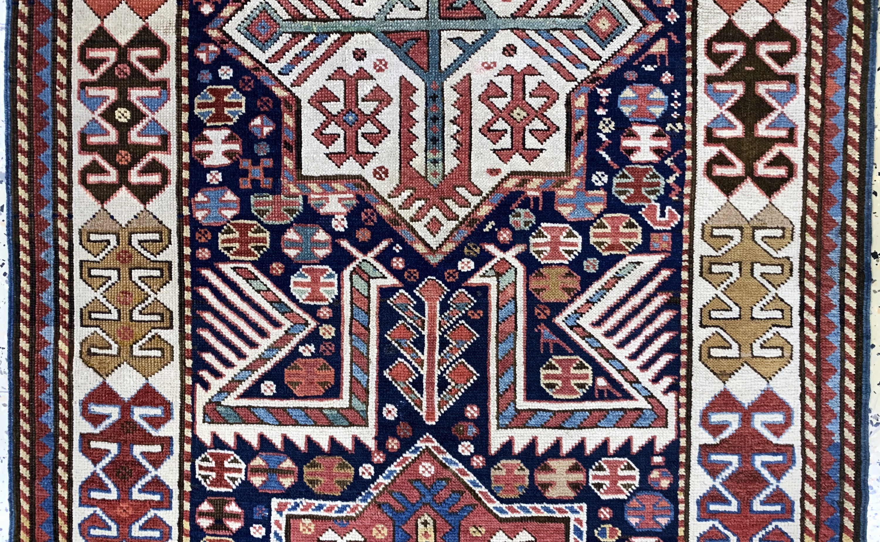 Detail b: "Akstafa"Kazak antik, Kaukasus, 19.Jhd, Wolle auf Wolle, ca. 182 x 92 cm, EHZ: 2(fachkundig restauriert)