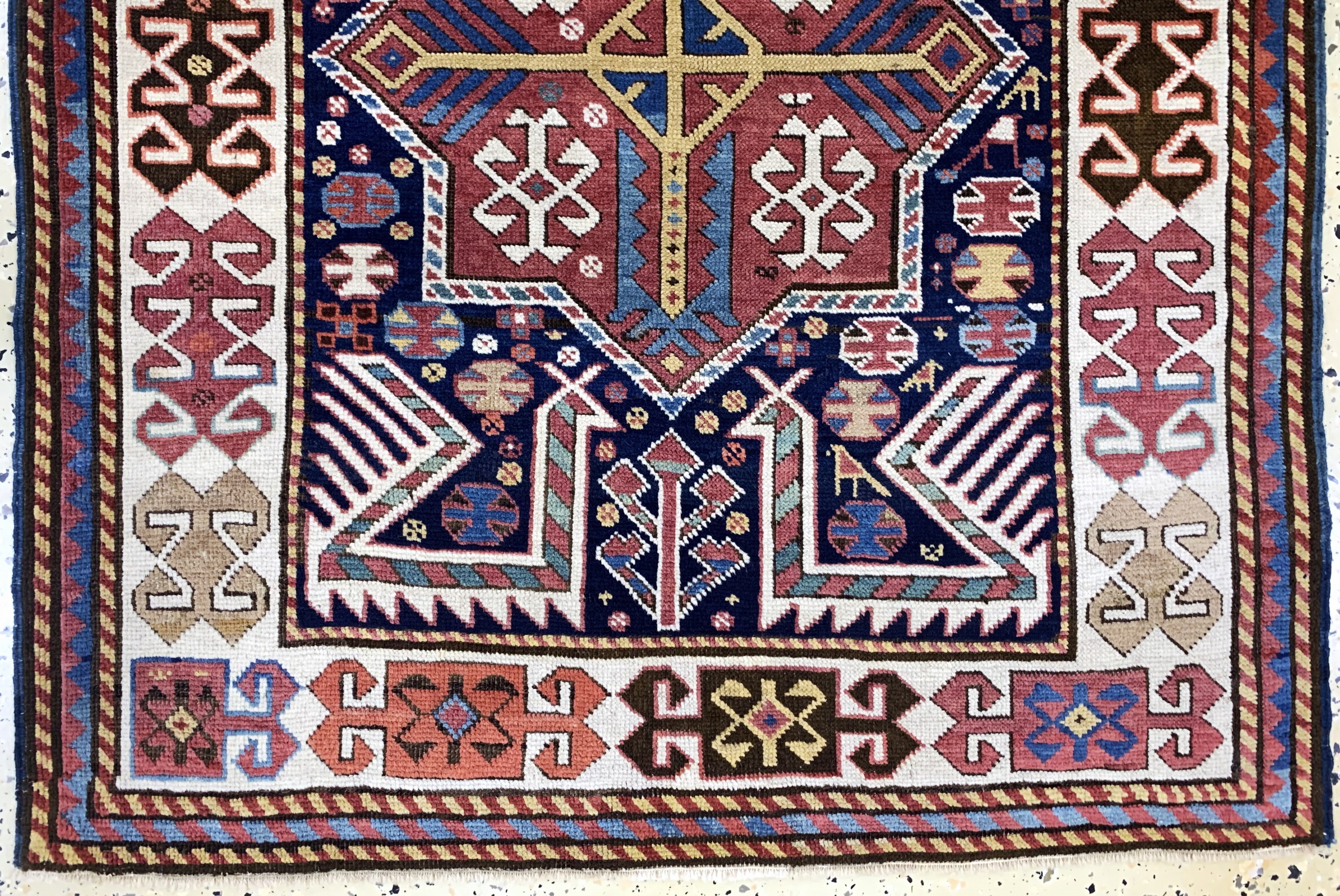 Detail c: "Akstafa"Kazak antik, Kaukasus, 19.Jhd, Wolle auf Wolle, ca. 182 x 92 cm, EHZ: 2(fachkundig restauriert)