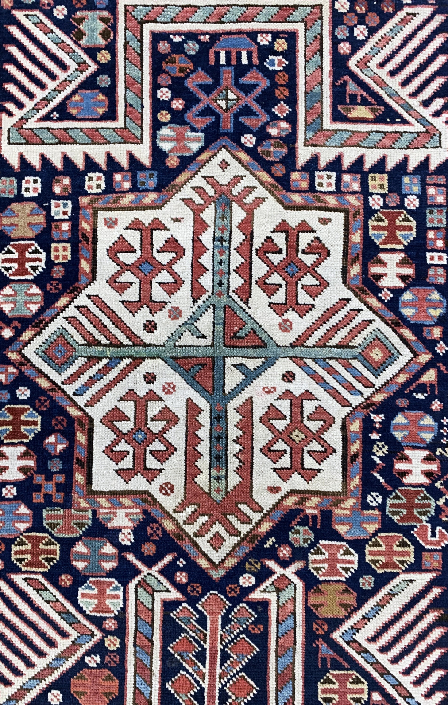 Detail d: "Akstafa"Kazak antik, Kaukasus, 19.Jhd, Wolle auf Wolle, ca. 182 x 92 cm, EHZ: 2(fachkundig restauriert)