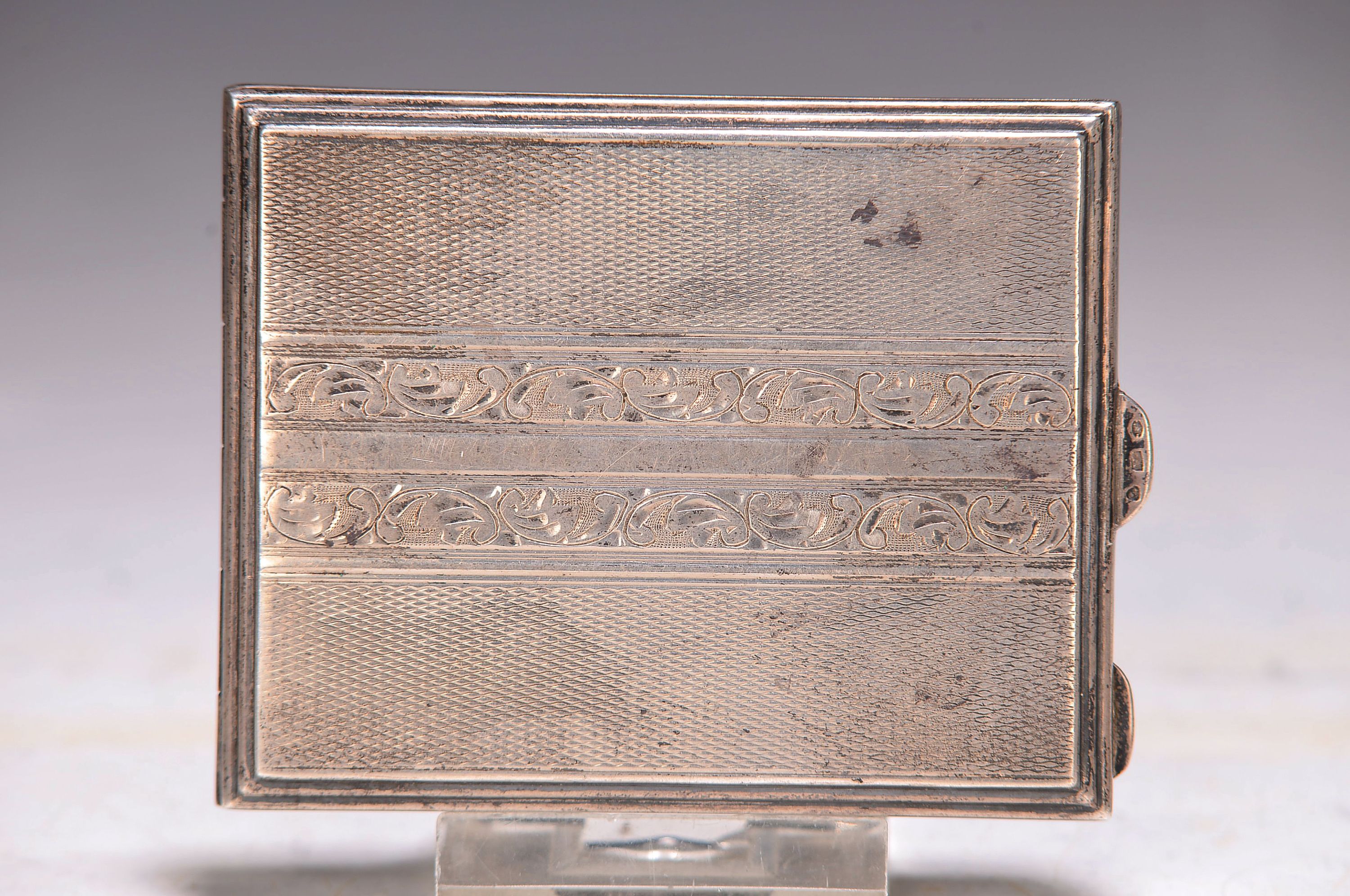 Zigarettenetui aus Silber, um 1900, 900 silber, aufklappbar, innen mit Spiegel, Markenverschlagen, 8x6,5 cm, 90g