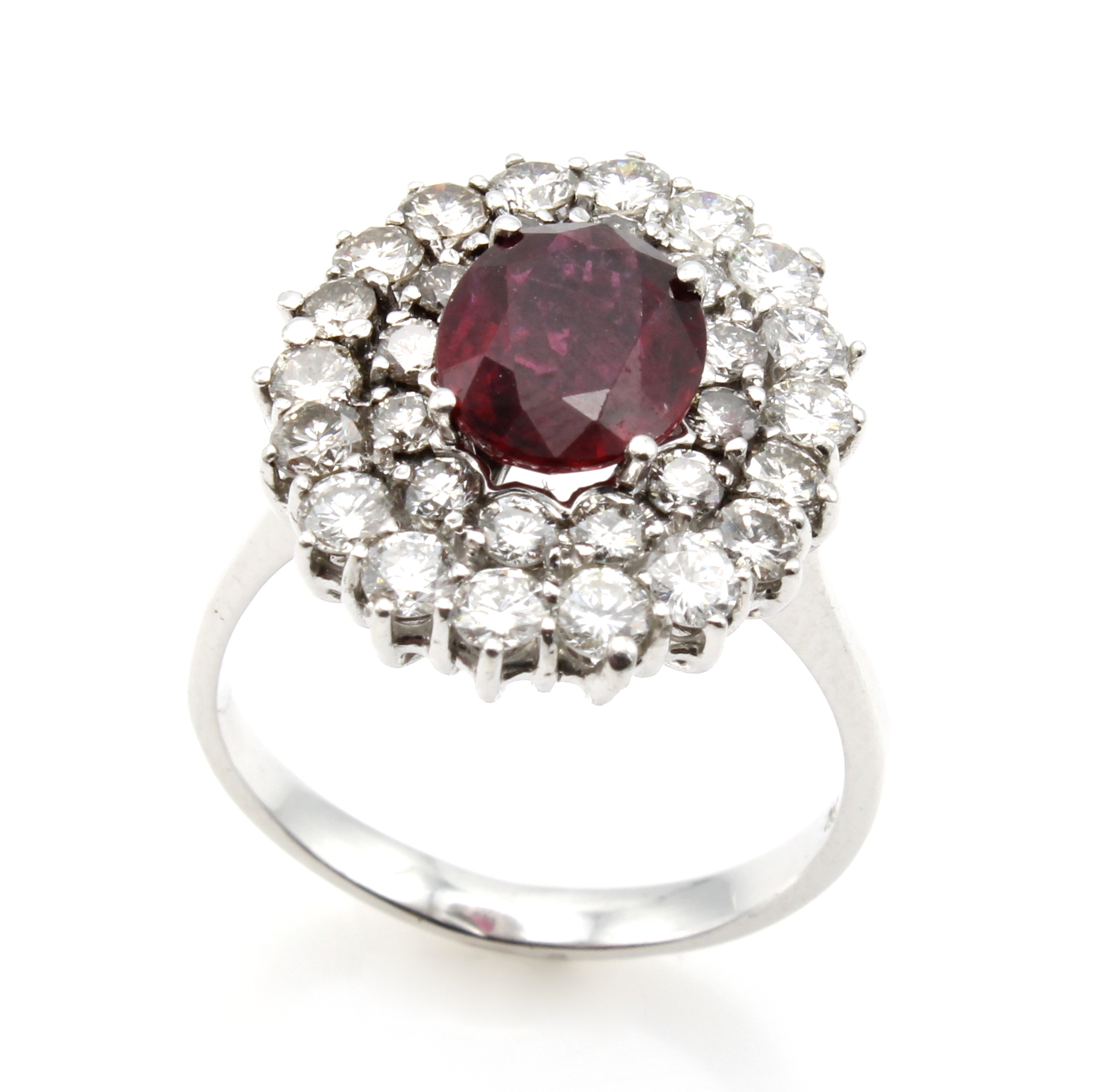 Image 26958778 - Ring mit Brillanten und Rubin, WG 750/000, ovaler Rubin ca. 2.5 ct von sehr guter Farbe, ...