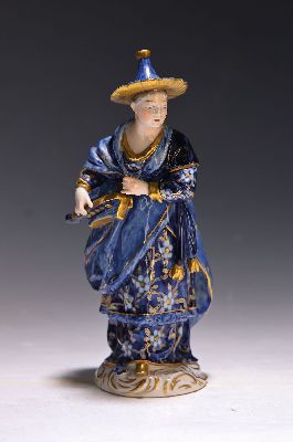 Image 26958758 - Porzellanfigur, Aelteste Volkstedt, Malabarin mit Laute, blau und golden bemalt, H. ca. ...
