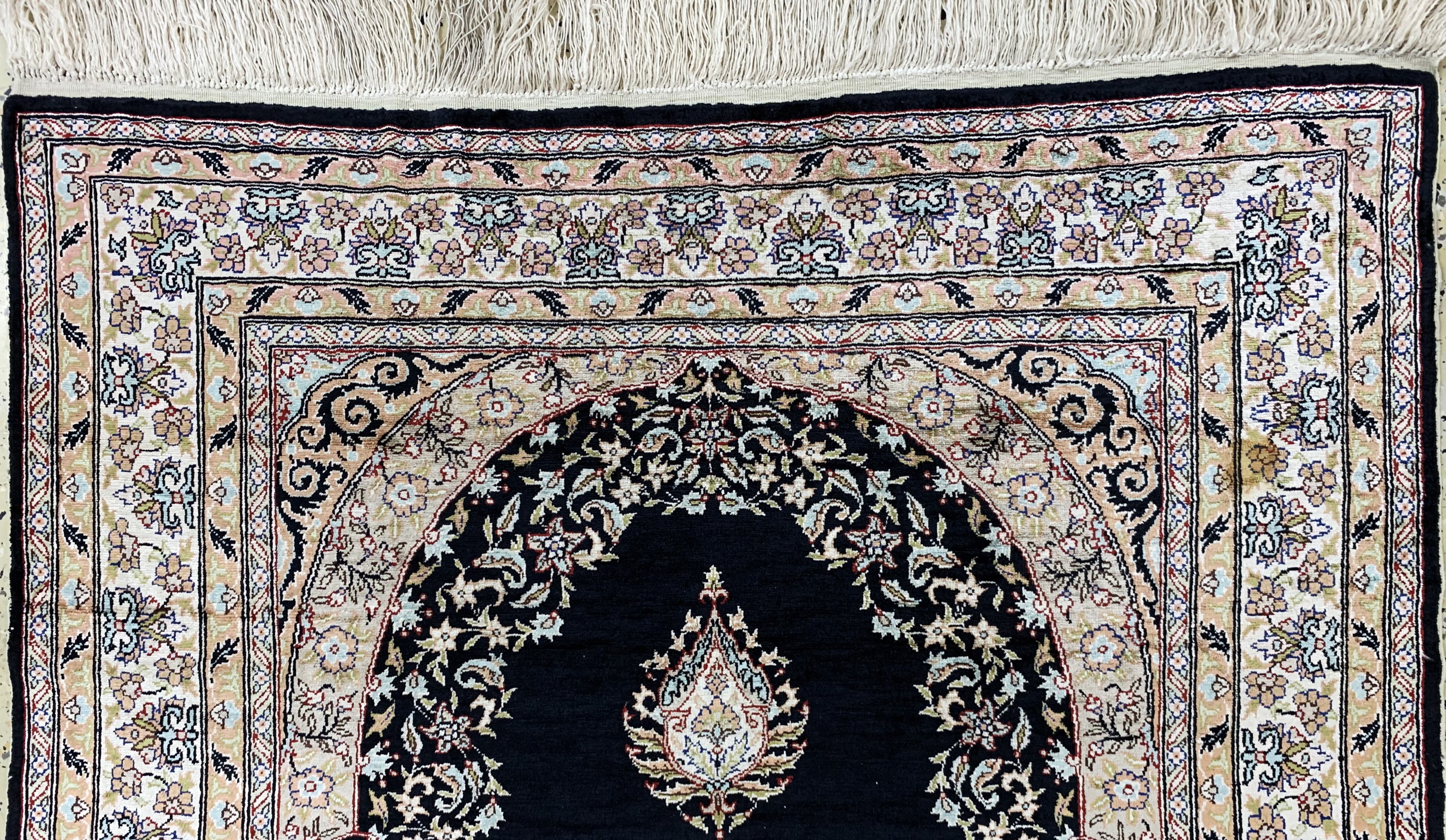Detail a: Seiden Kayseri, Türkei, Mitte 20.Jhd, reineNaturseide, ca. 165 x 108 cm, gereinigt, EHZ: 2