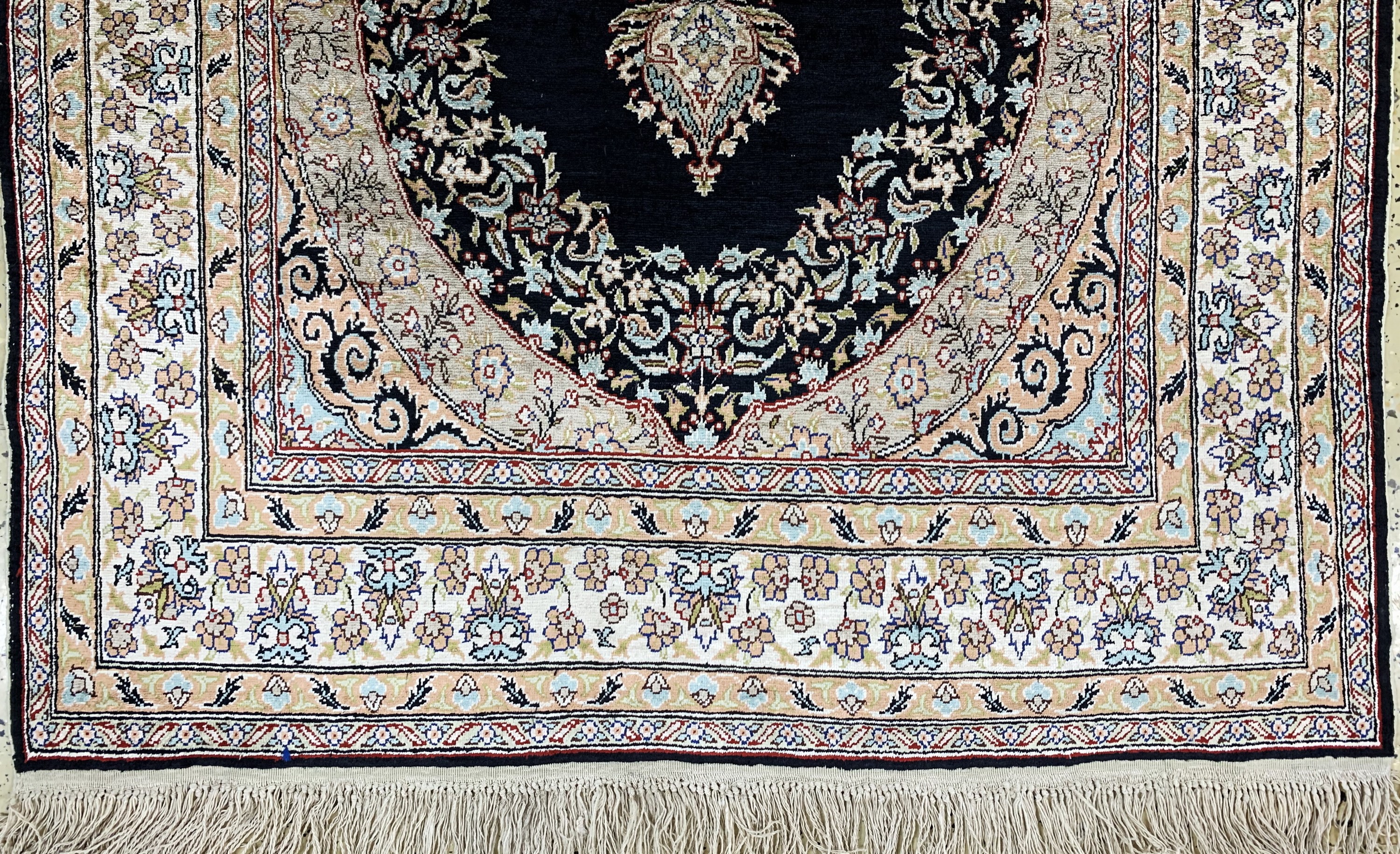 Detail c: Seiden Kayseri, Türkei, Mitte 20.Jhd, reineNaturseide, ca. 165 x 108 cm, gereinigt, EHZ: 2