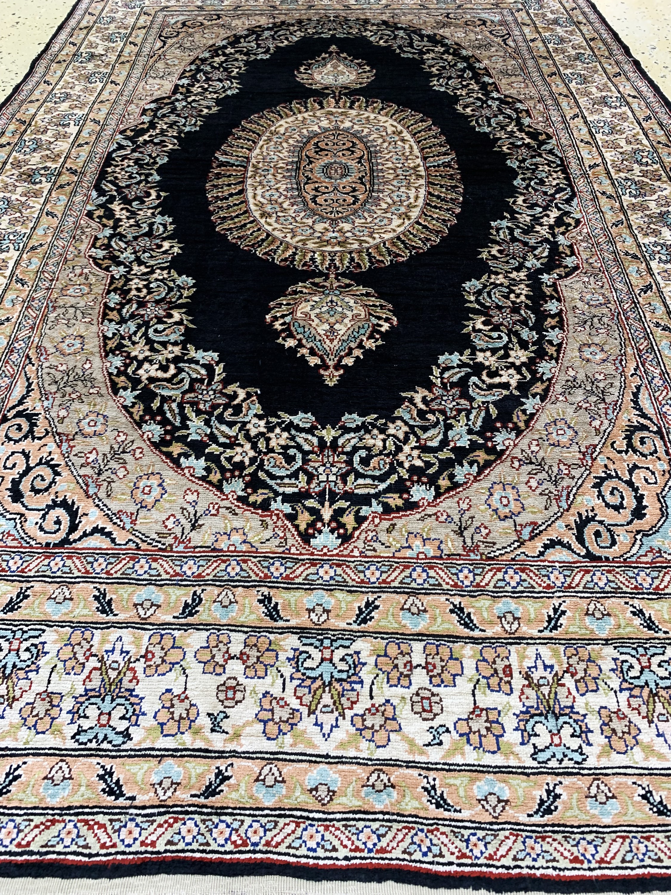 Detail d: Seiden Kayseri, Türkei, Mitte 20.Jhd, reineNaturseide, ca. 165 x 108 cm, gereinigt, EHZ: 2