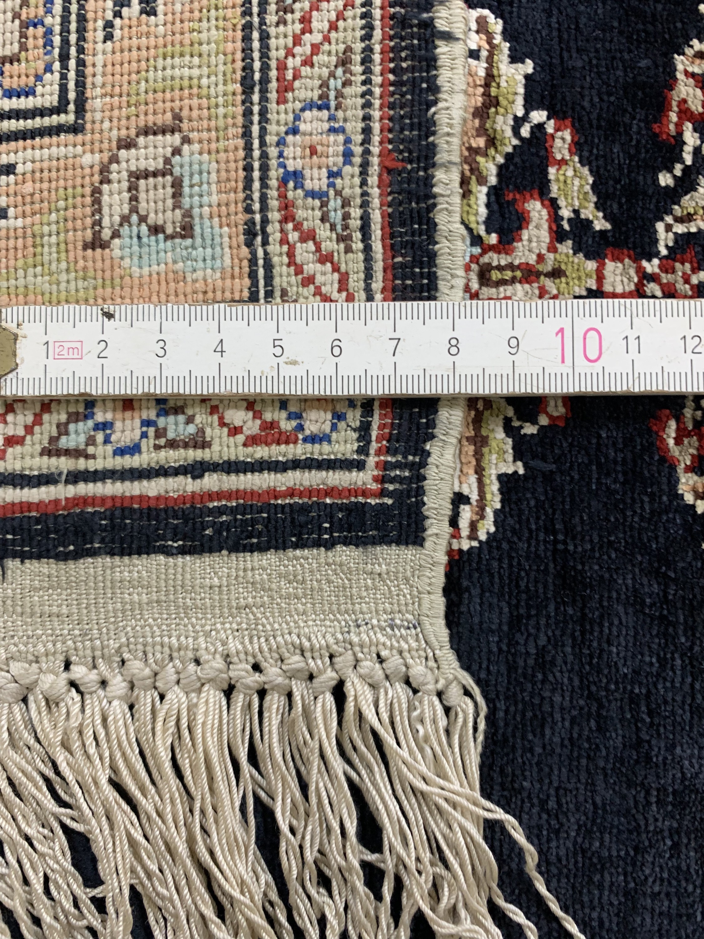 Detail e: Seiden Kayseri, Türkei, Mitte 20.Jhd, reineNaturseide, ca. 165 x 108 cm, gereinigt, EHZ: 2