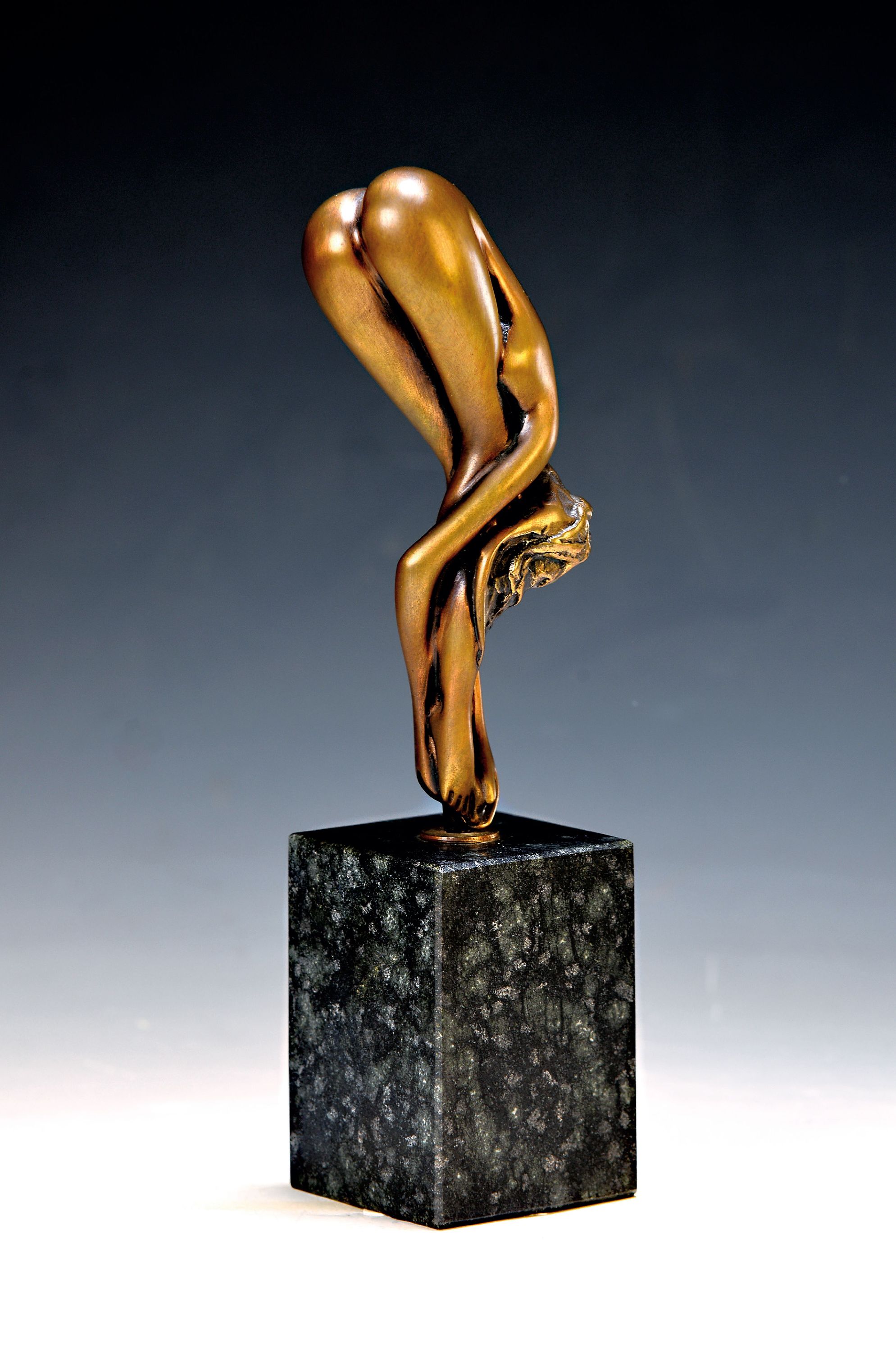 Bruno Bruni, geb. 1935 Gradara Italien, Mignon, Bronzeskulptur, signiert und num. 2728/5000, H. ca. 9 cm