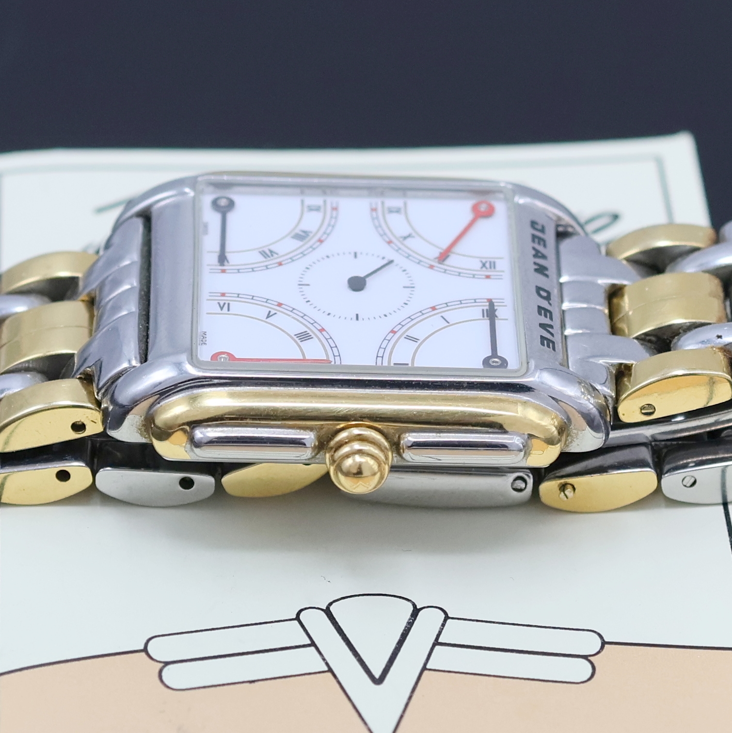 Detail c: JEAN D'EVE Collection Quarta Armbanduhr Referenz 09.24.65, Schweiz um 1990, quarz, Boden 4-fach verschr., Saphirgl., weißes Zifferbl., 4 ...