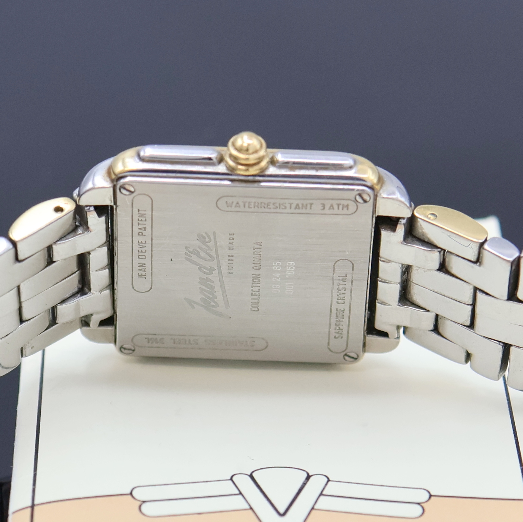 Detail d: JEAN D'EVE Collection Quarta Armbanduhr Referenz 09.24.65, Schweiz um 1990, quarz, Boden 4-fach verschr., Saphirgl., weißes Zifferbl., 4 ...