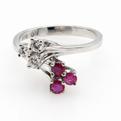 Image Ring mit Rubinen und Brillanten, WG 585/000,3 Brill. zus. ca. 0.15 ct Weiß/si, und 3 ...