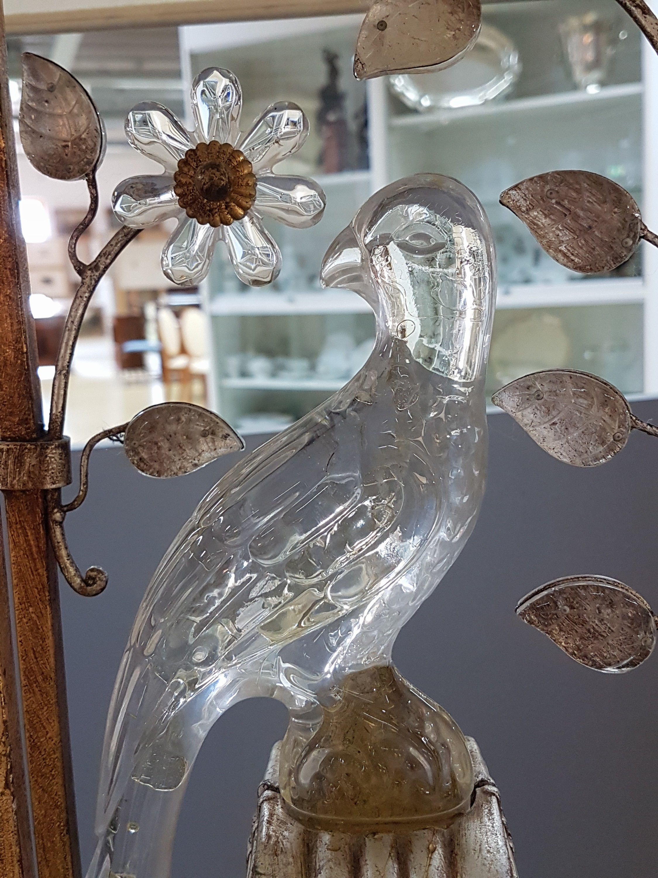 Detail d: Große Tischlampe, Maison Bagues, Frankreich, 20. Jh., mittig Papagei von Blüten und Blättern eingerahmt, auf Sockel sitzend, Maison Bagues ...