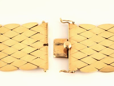 26958922a - 18 kt Gold Armband, GG 750/000, B. ca. 3 cm, L. ca. 19 cm, Kastenschloss mit 2 ...