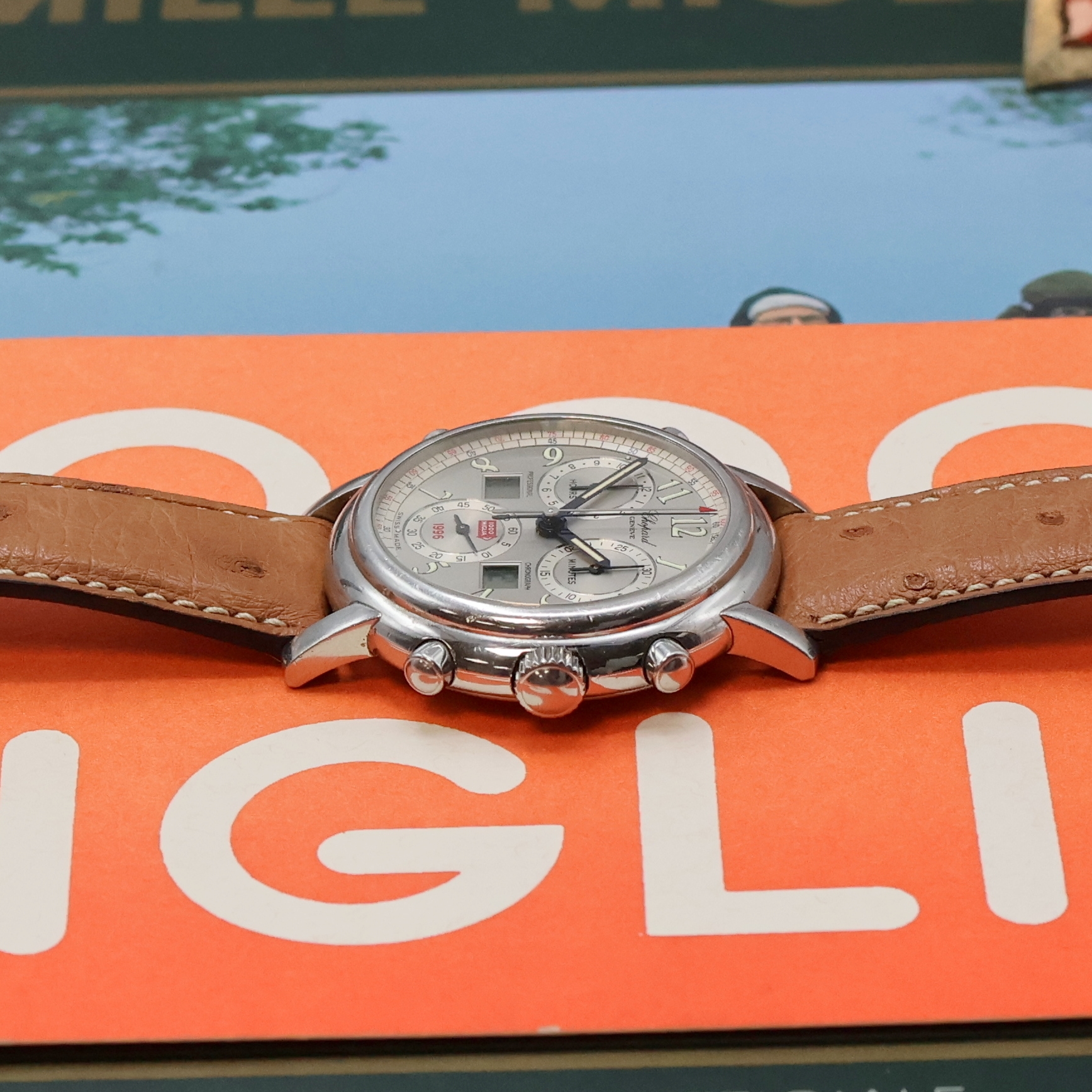 Detail b: CHOPARD Fahreruhr Mille Miglia 1996 auf 750 Stück limitierter Armbandchronograph Referenz 8309 inklusive 2 Helmen und Fahrtenbuch, Schweiz um 1996, ...