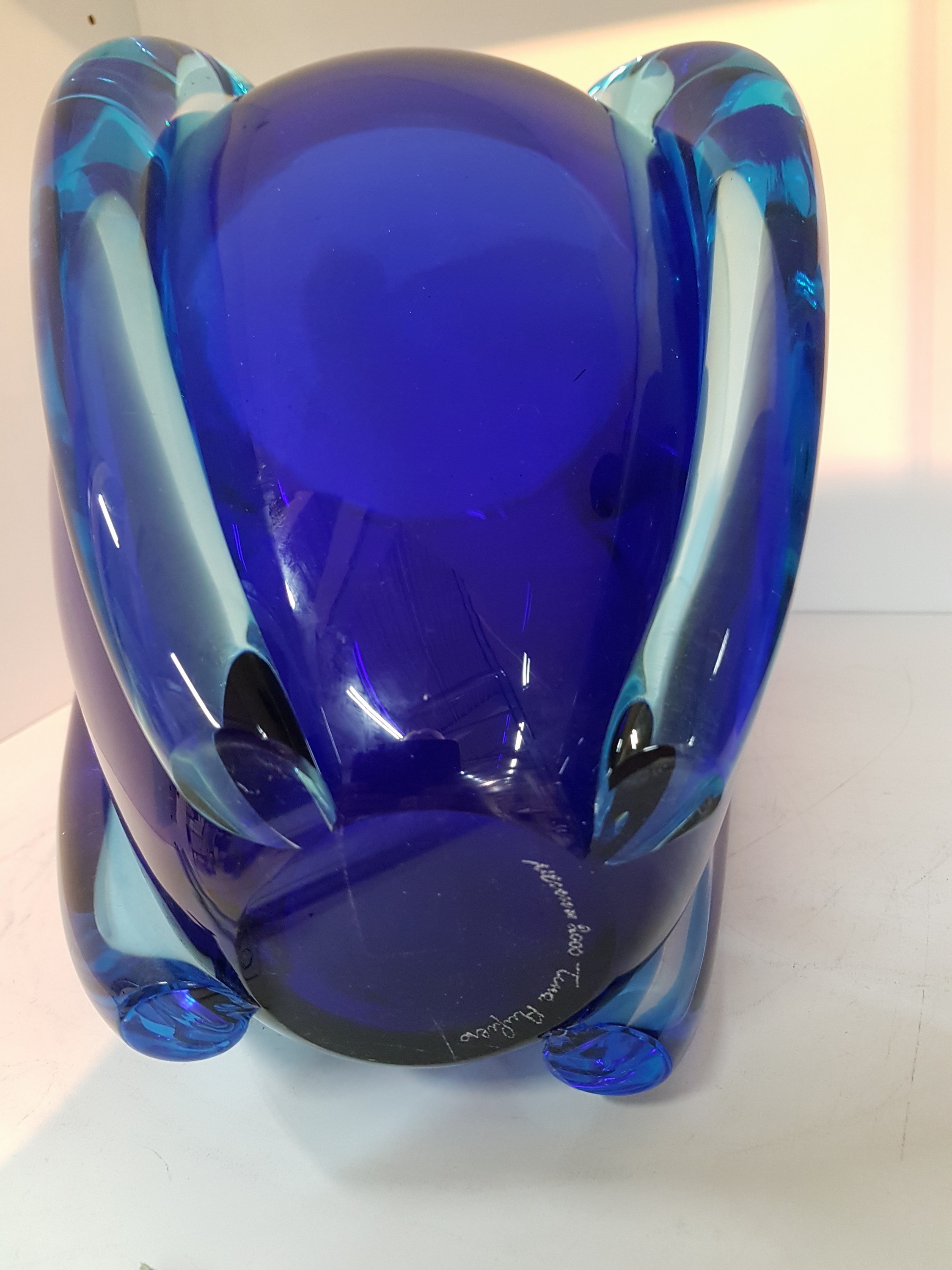 Detail d: Große Glasvase "Alboino", Marie Tina Aufiero (geb. 1959), Venini, Murano, datiert 2000, ovider Glaskorpus mit kobaltblauem Unterfang, vier ...