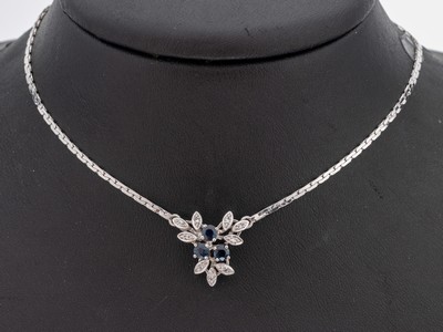 Image 26959671 - 14 kt Gold Saphir-Diamant-Collier, WG 585/000, Mittelteil bes. mit 3 rundfacett. ...
