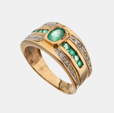 Image 14 kt Gold Smaragd-Diamant-Ring, GG/WG 585/000, 9 facett. Smaragde zus. ca. 0.50 ct, 12 ...