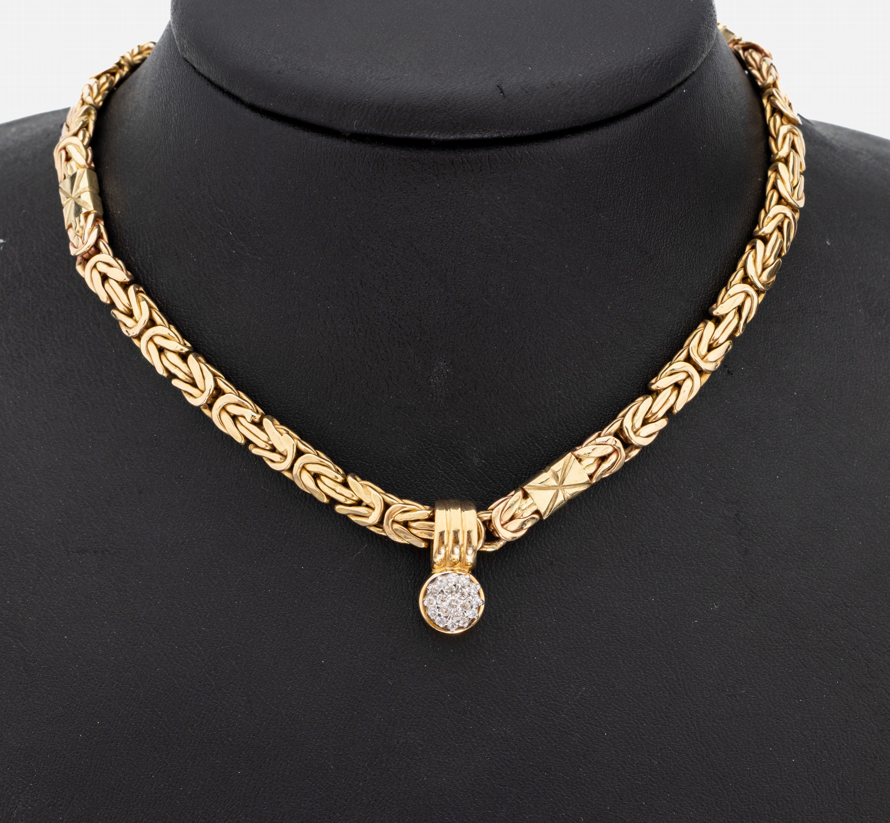 14 kt Gold Brillant-Anhänger, GG/WG 585/000, in mehreren Ebenen, 19 in WG gefassteBrillanten zus. ca. 0.24 ct Weiß/si, an Königskette ...