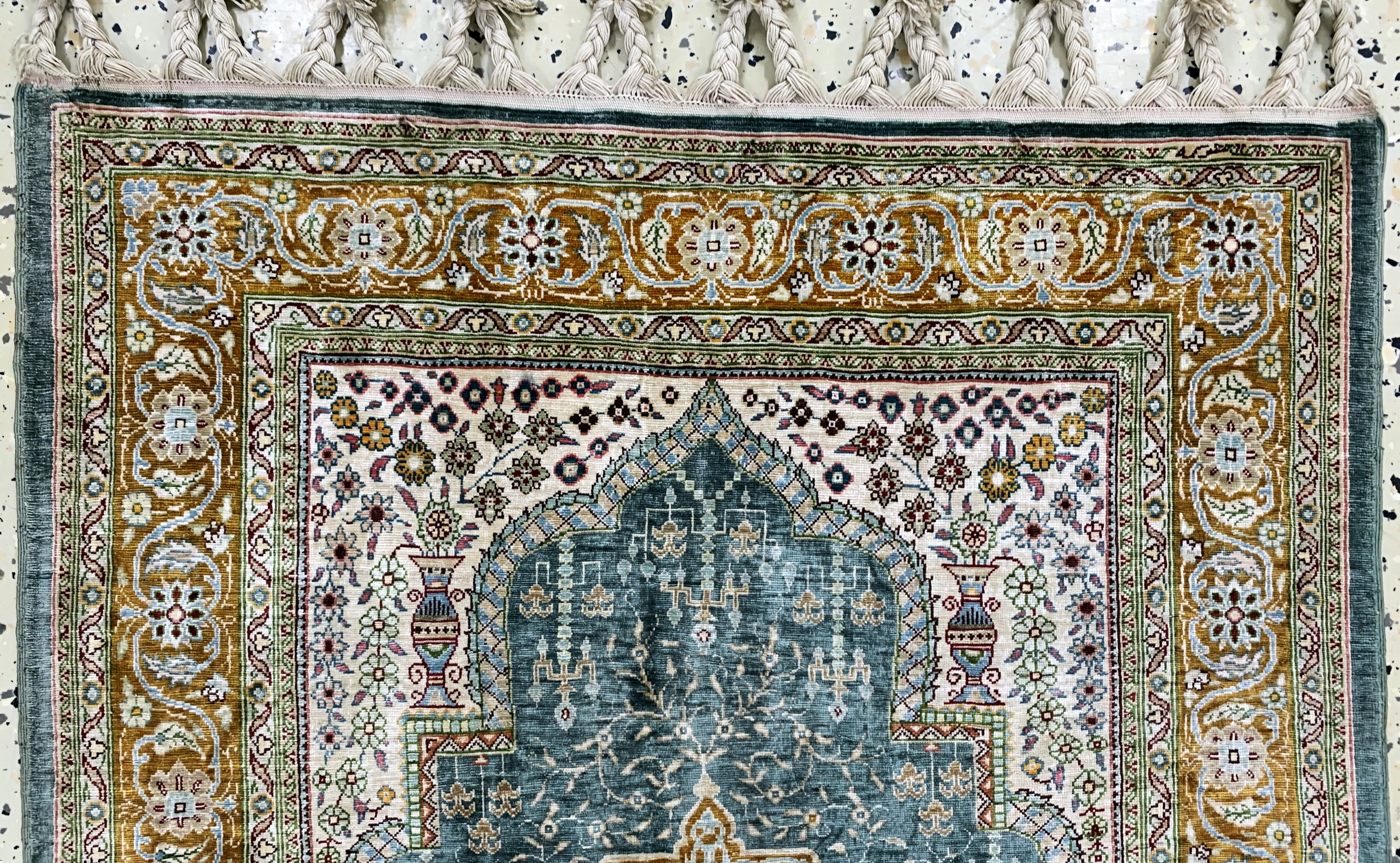Detail a: Hereke Seide fein signiert, Türkei, Mitte 20.Jhd, reine Naturseide, ca. 95 x 66 cm, ca. 1,0 Mio. Kn/qm, EHZ: 1-2