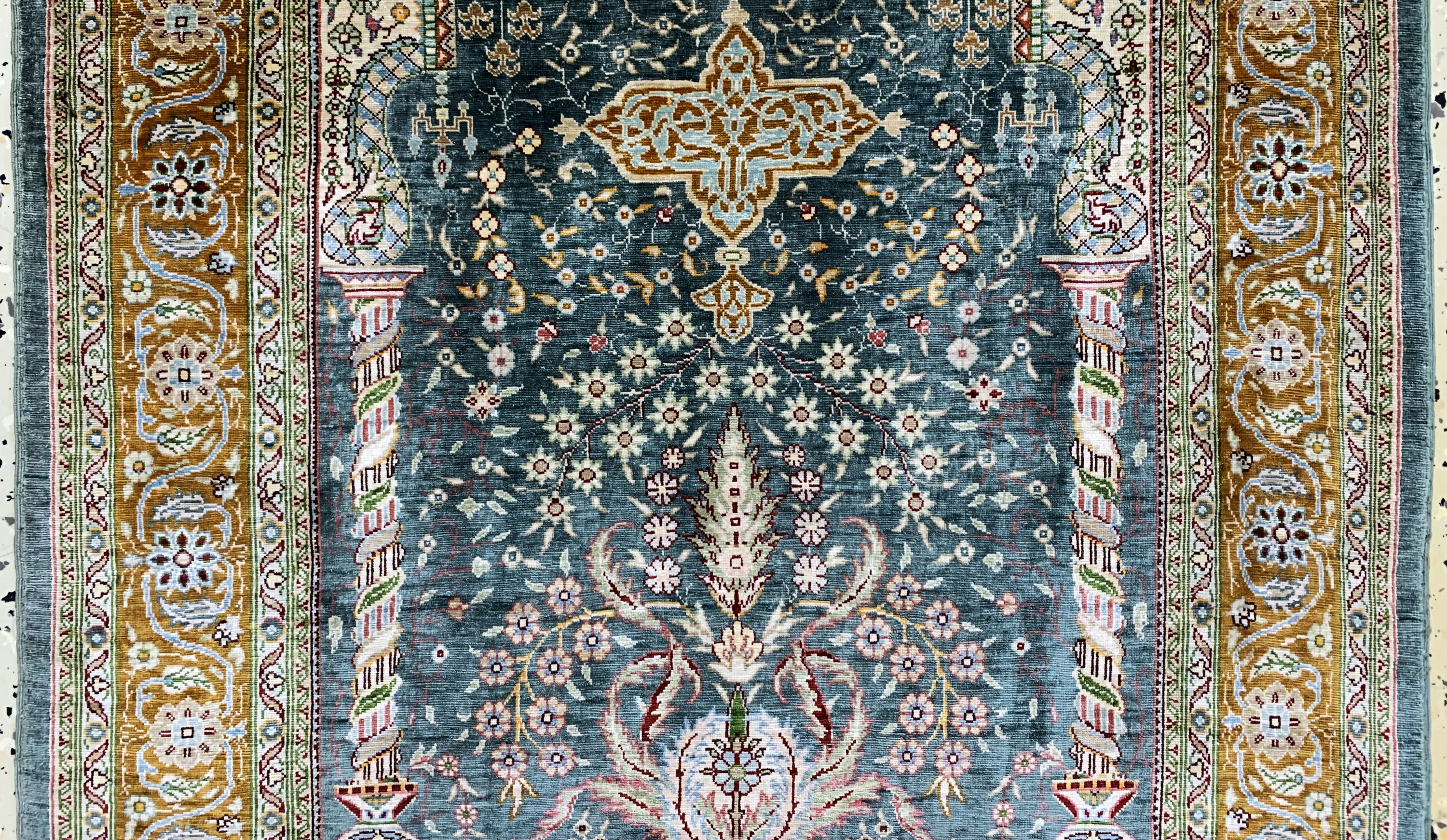 Detail c: Hereke Seide fein signiert, Türkei, Mitte 20.Jhd, reine Naturseide, ca. 95 x 66 cm, ca. 1,0 Mio. Kn/qm, EHZ: 1-2