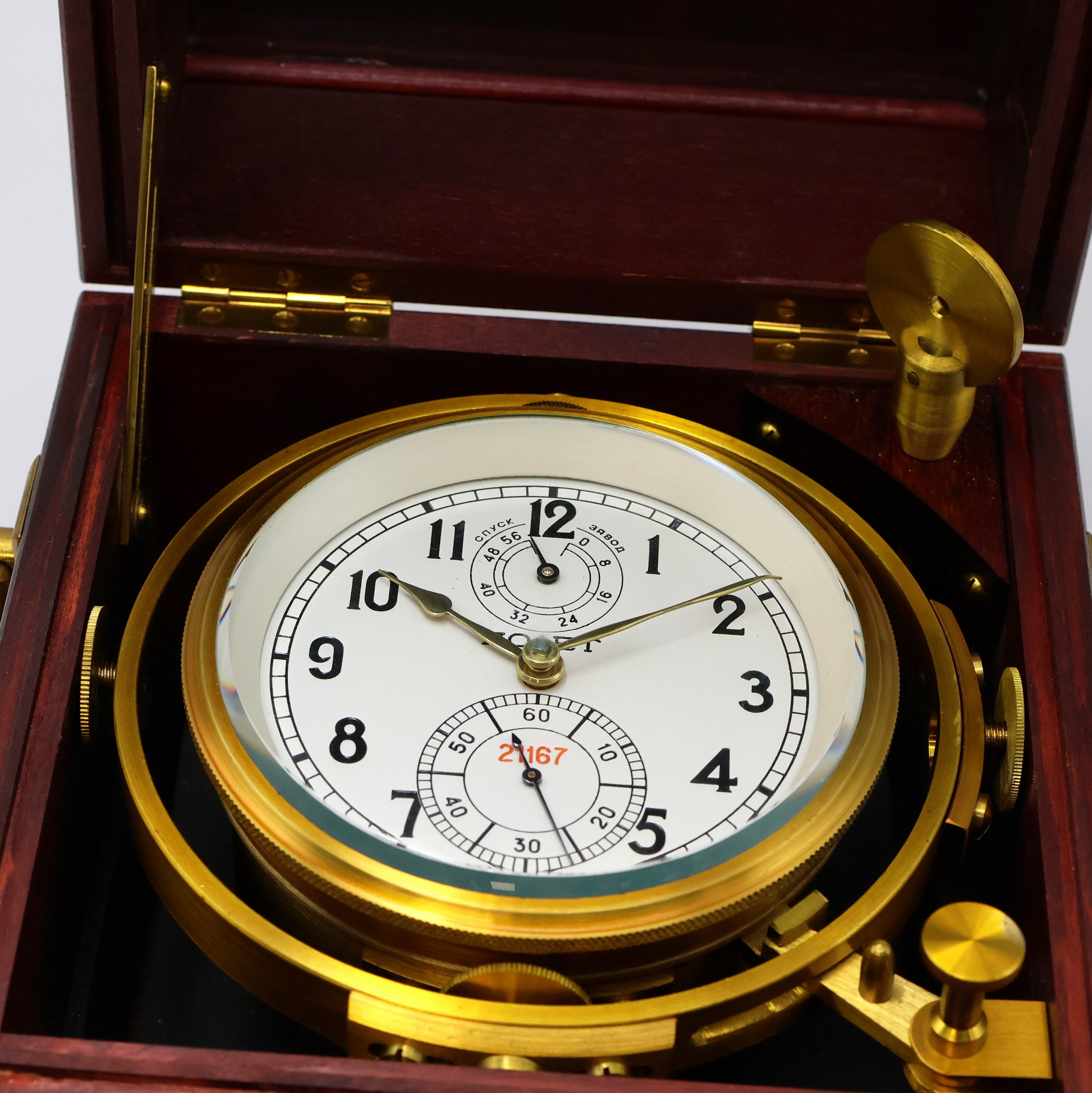 Detail b: POLJOT nahezu neuwertiger Marinechronometer Nr. 21167, UDSSR lt. Pass von 1996, 3-tlg. Holzkasten, orig. Transportkasten, kardanisch aufgehängtes ...