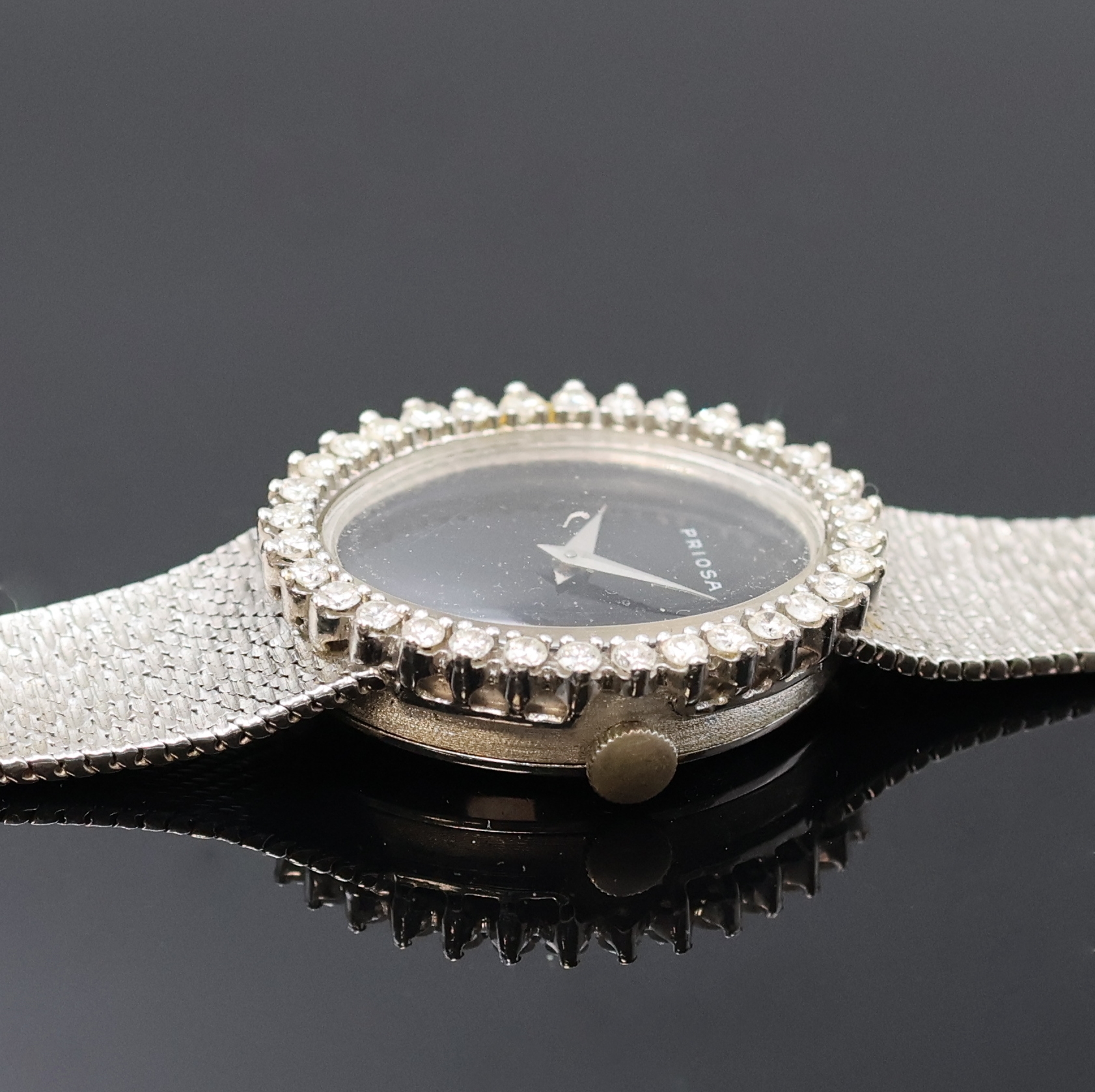 Detail c: PRIOSA Damenarmbanduhr in WG 585/000 mit Diamanten, Schweiz um 1965, Handaufzug, Boden aufgedr., Goldband, Lünette aufw. m. Diamanten bes., ...