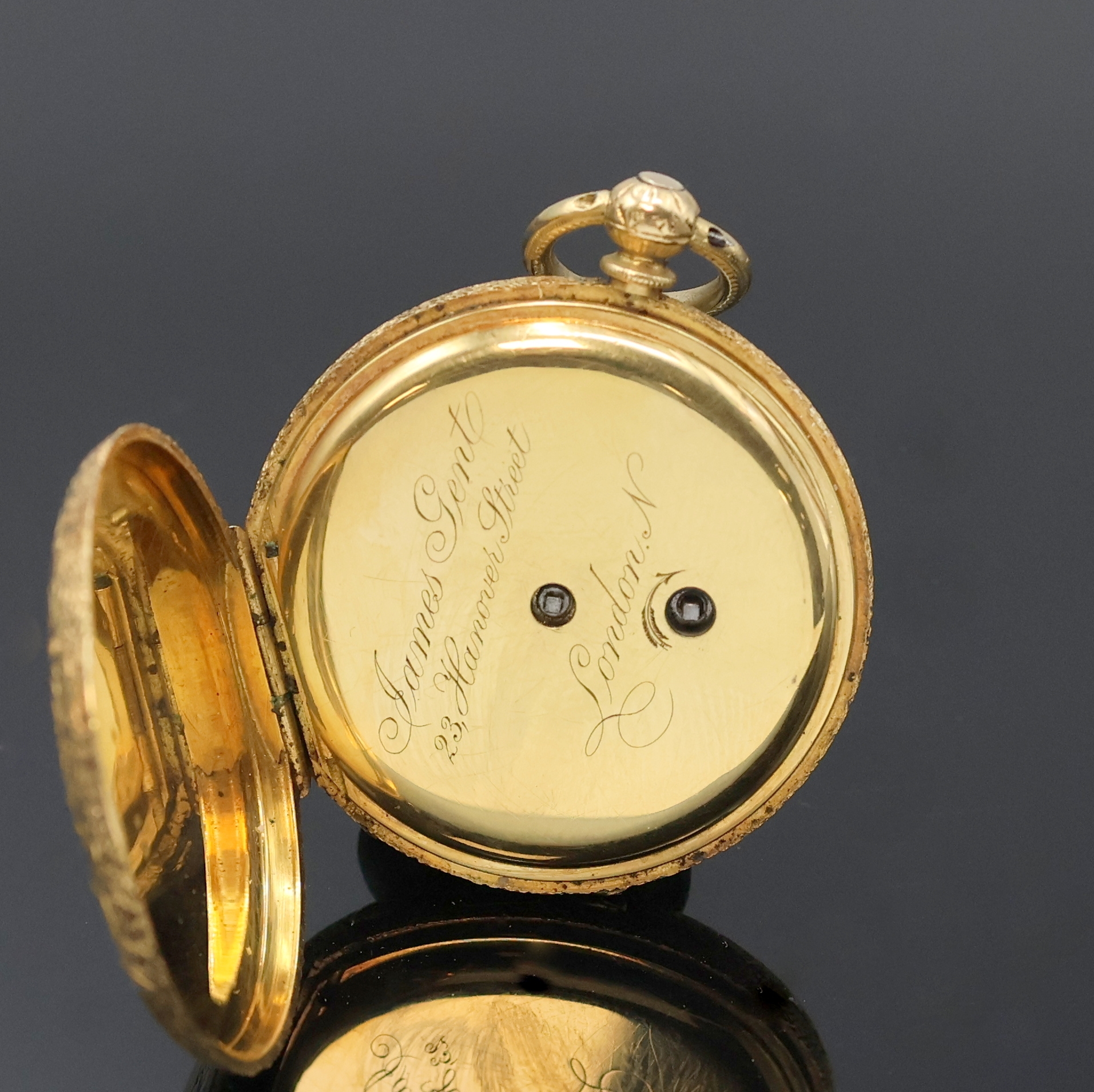 Detail e: JAMES GENT LONDON kleine Savonette in GG 750/000, Schweiz um 1880, Schlüsselaufzug, sehr fein, komplett floral grav. 3-Deckel Goldgeh., ...
