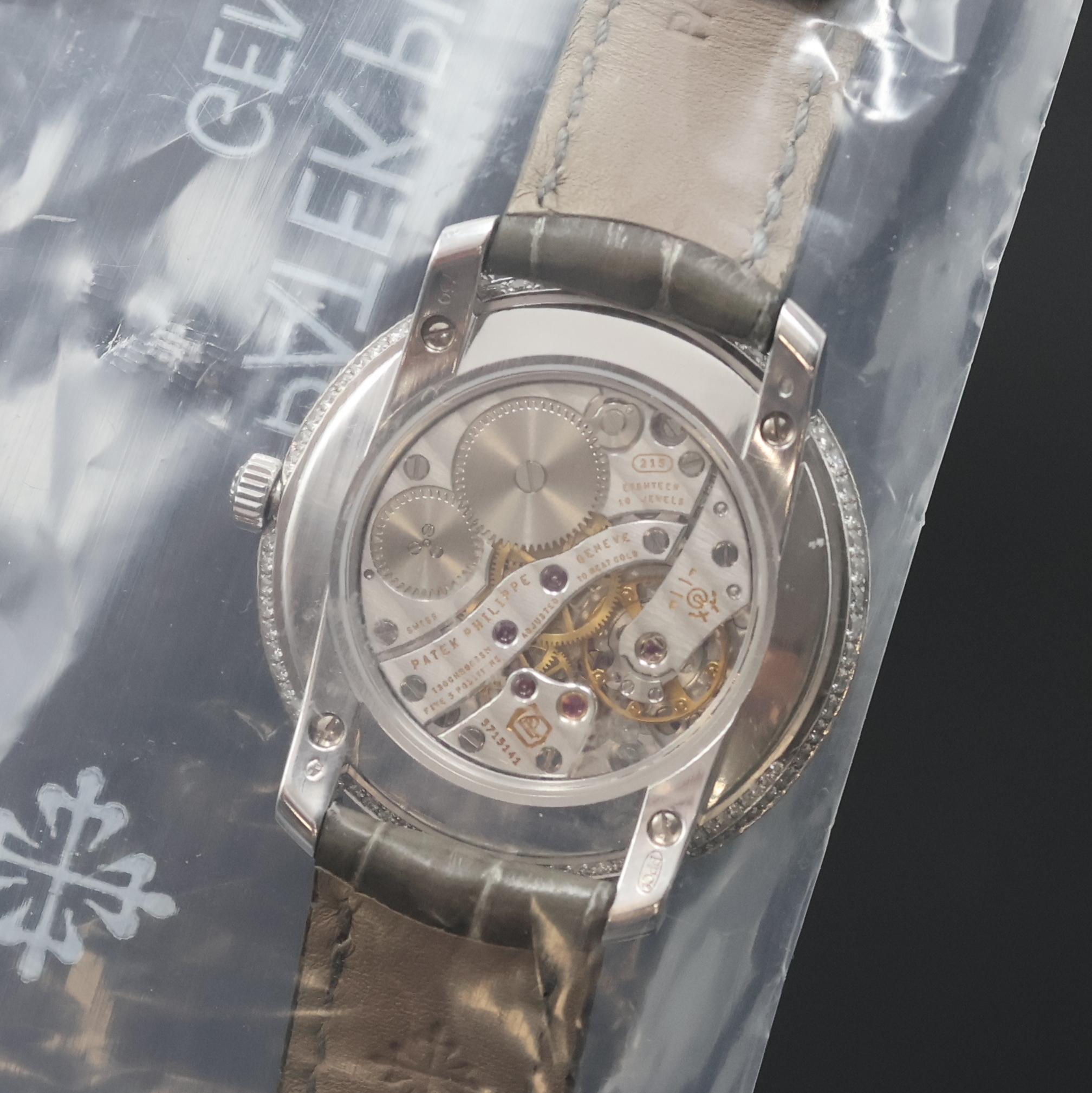 Detail f: PATEK PHILIPPE Complications Damenarmbanduhr in WG 750/000 mit Brillanten Referenz 4968, Schweiz verk. lt. Stammbuchauszug 12/2012, Handaufzug, ...
