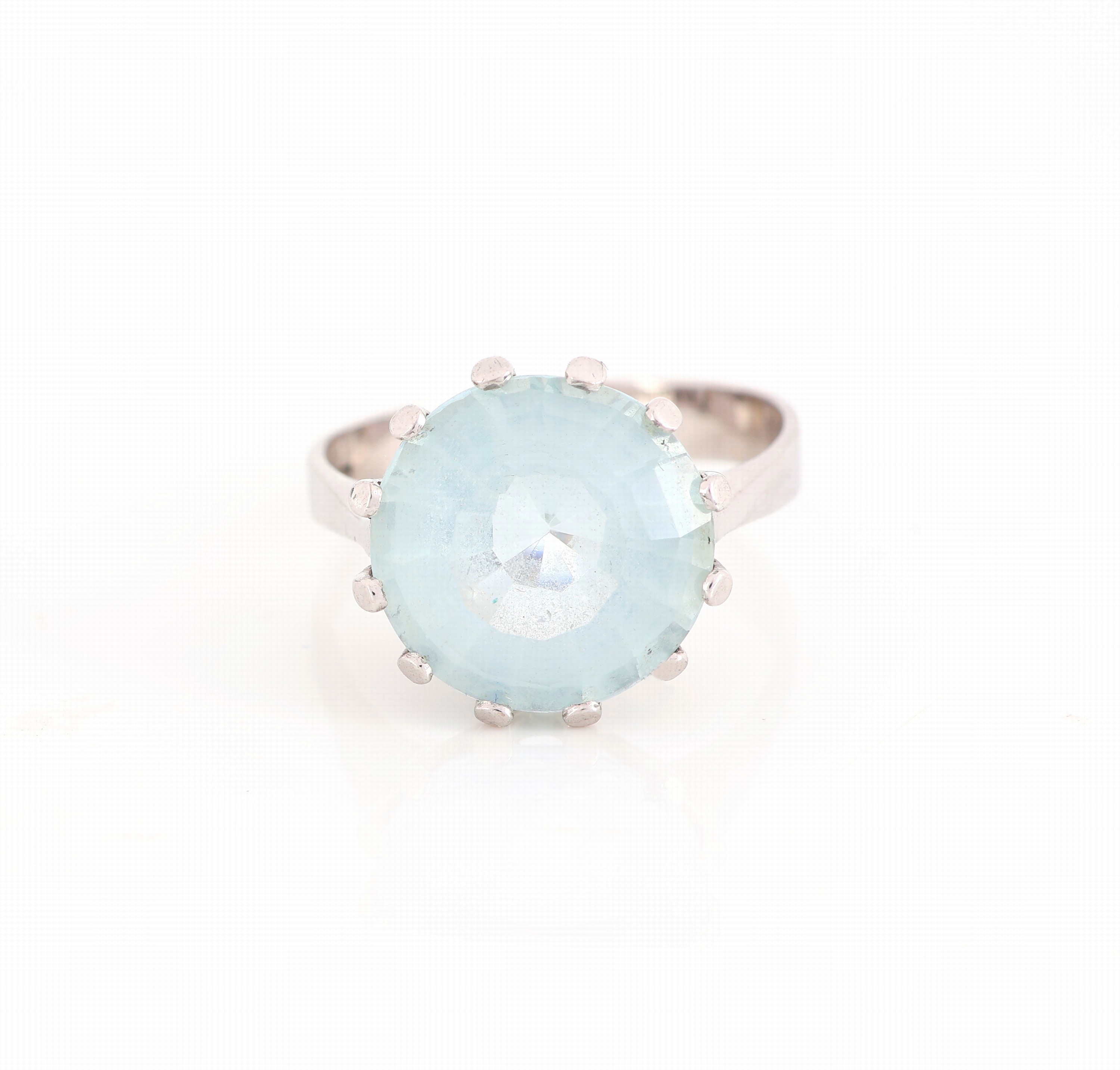 Detail a: 14 kt Gold Aquamarin-Ring, WG 585/000, rundfacett. Aquamarin ca. 5.00 ct, ca. 5.4 g, RW 60
