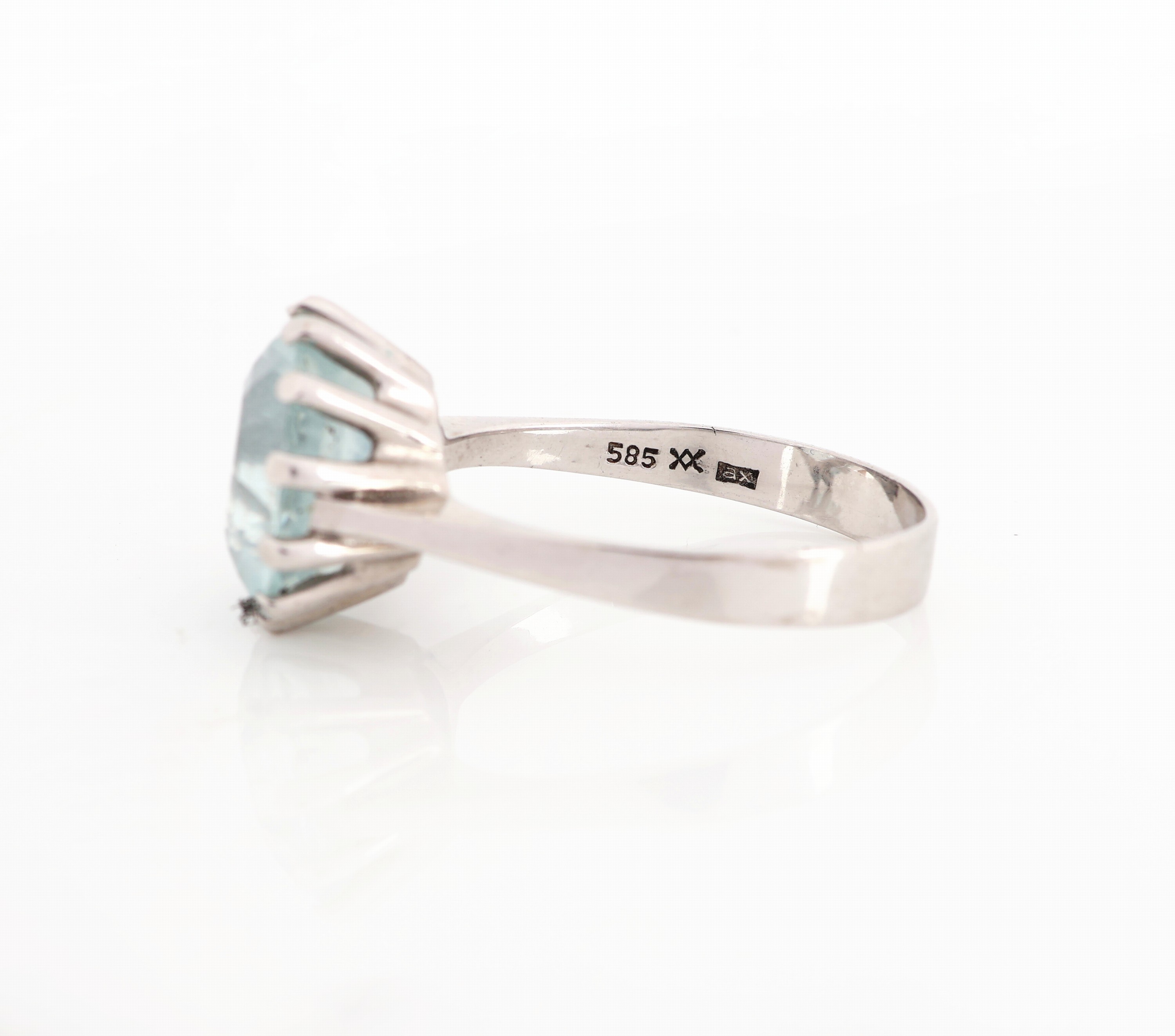 Detail d: 14 kt Gold Aquamarin-Ring, WG 585/000, rundfacett. Aquamarin ca. 5.00 ct, ca. 5.4 g, RW 60