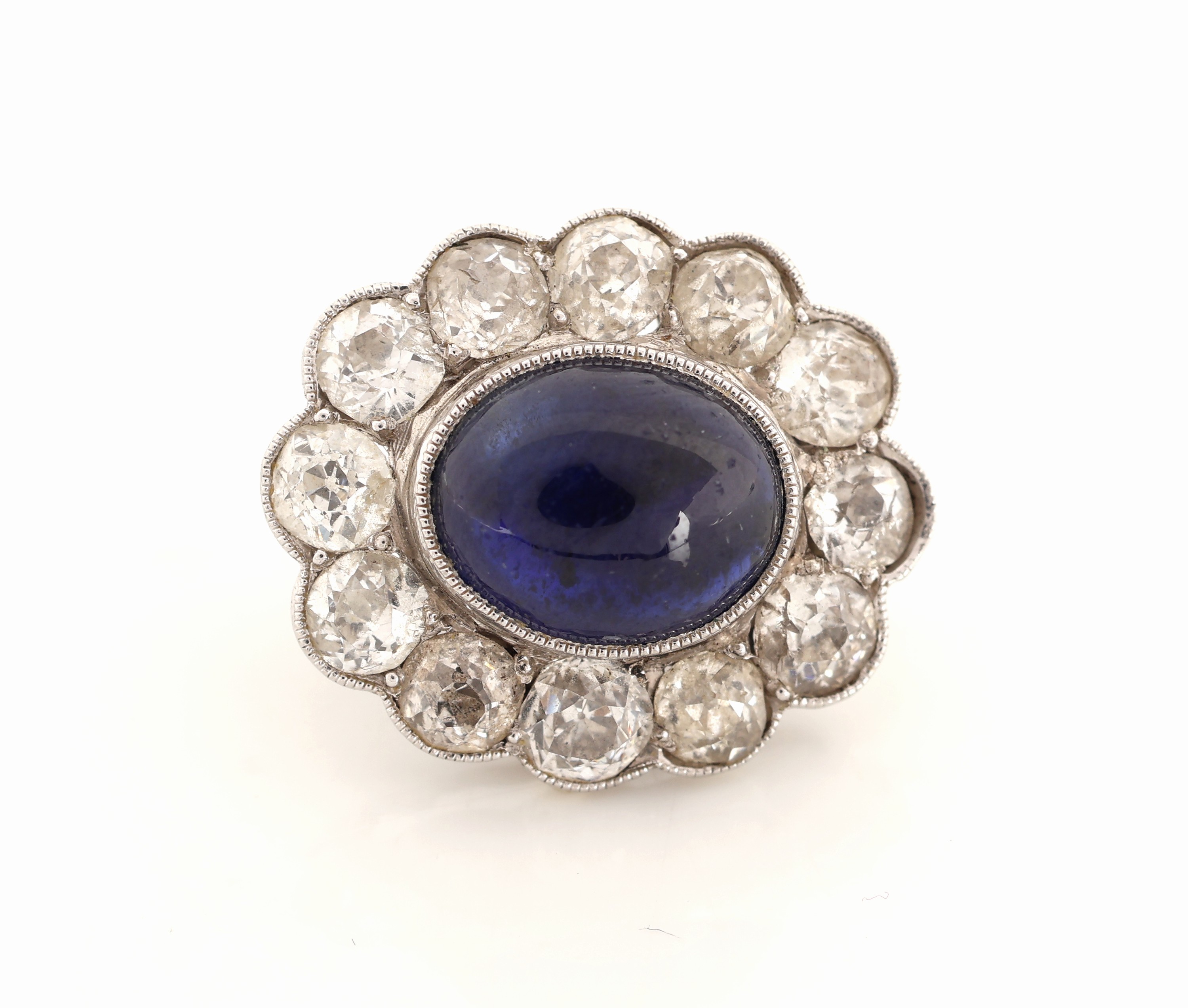 Detail a: Paar Platin Saphir-Diamant-Ohrstecker, um 1910, Platin gepr., ursprgl. wohl Ohrgehänge später in Stecker umgearbeitet mit 14 kt Gold Montur und ...