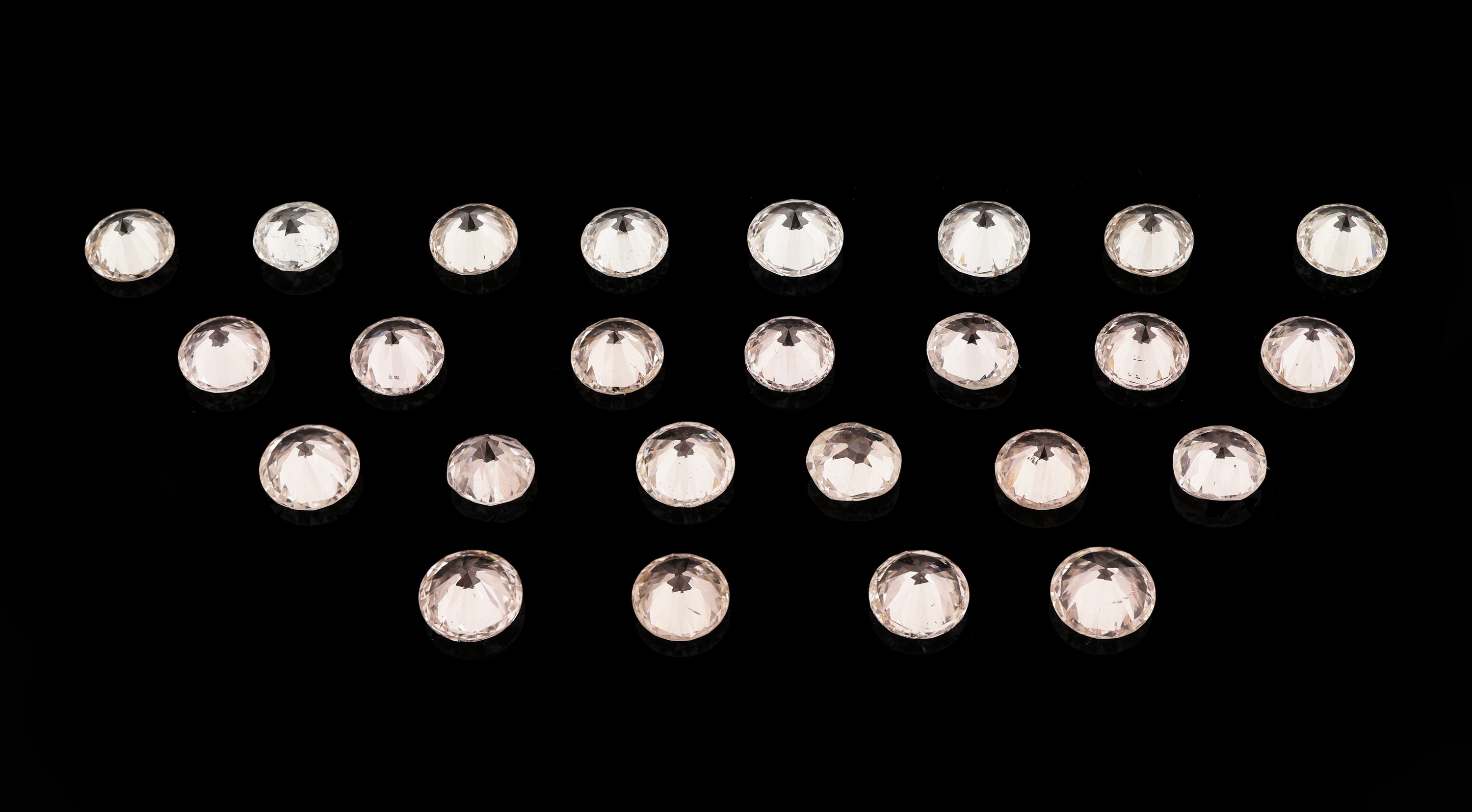 Detail a: Lot 20 lose Brillanten und 5 lose Altschliffdiamanten zus. ca. 4.81 ct Weiß-l. get.Weiß/vs-si
