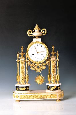 Image 26960011 - Portaluhr, Dessille a Paris, um 1790, feuervergoldete Appliken auf weißem Marmor, ...
