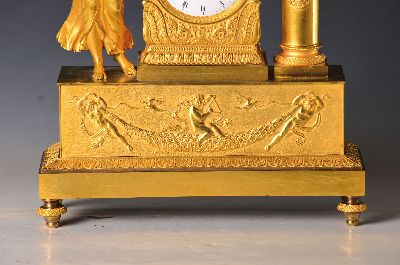 26960013a - Pendule, Frankreich, um 1820, Empire, verziertes und vergoldetes Bronzegehäuse, ...