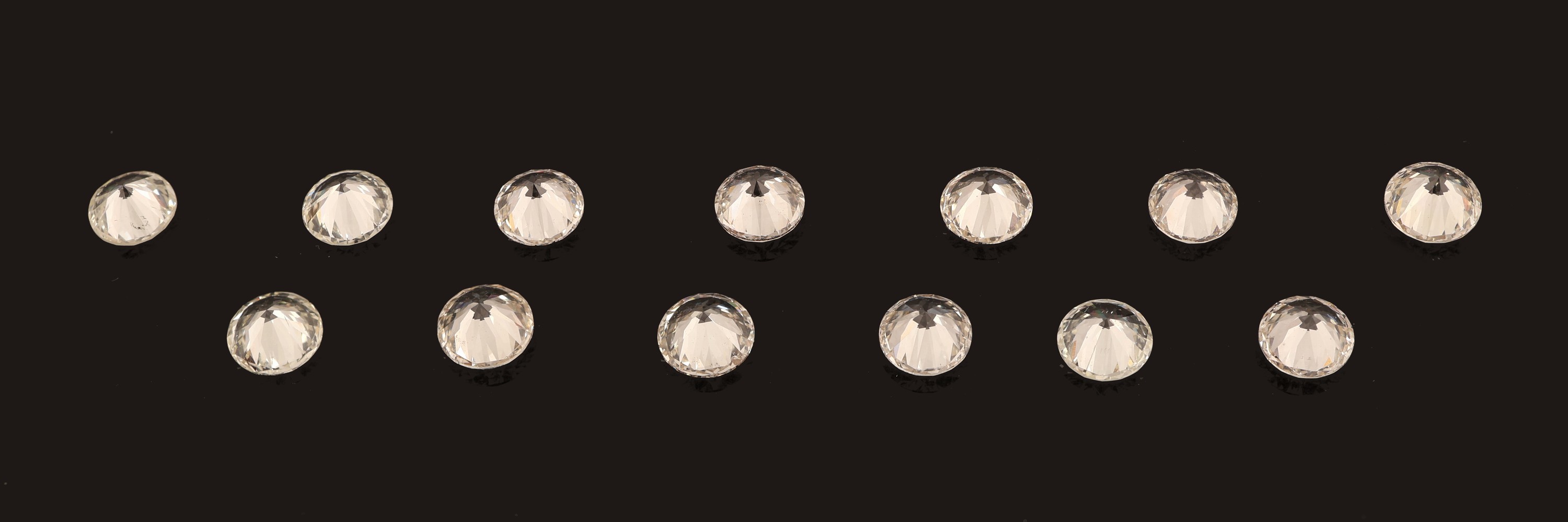Detail a: Lot 13 lose Brillanten zus. ca. 5.29 ct Weiß-get.Weiß/vs-si