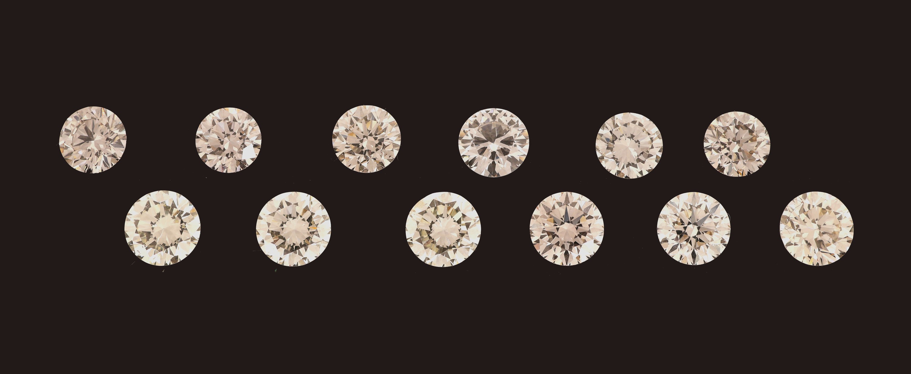 Lot 12 lose Brillanten, zus. ca. 4.88 ct Weiß-l.get.Weiß/vs-si