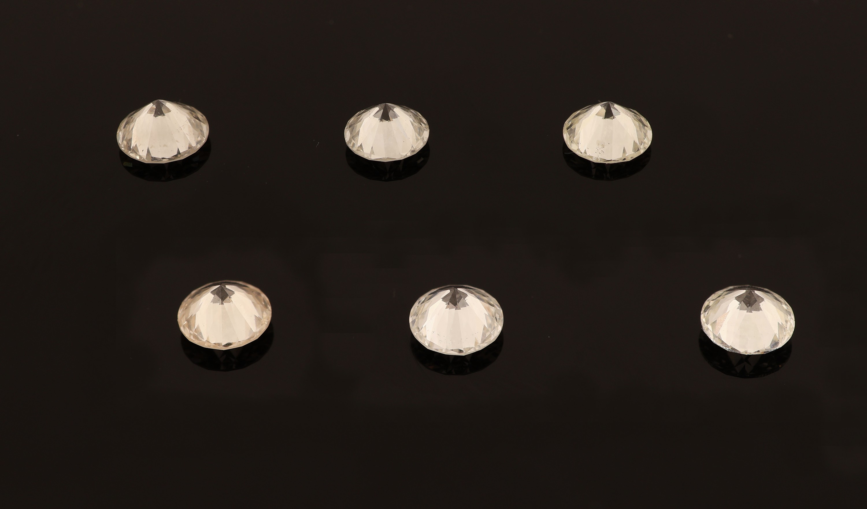 Detail a: Lot 6 lose Brillanten, zus. ca. 1.90 ct Weiß- get.Weiß/vs-si