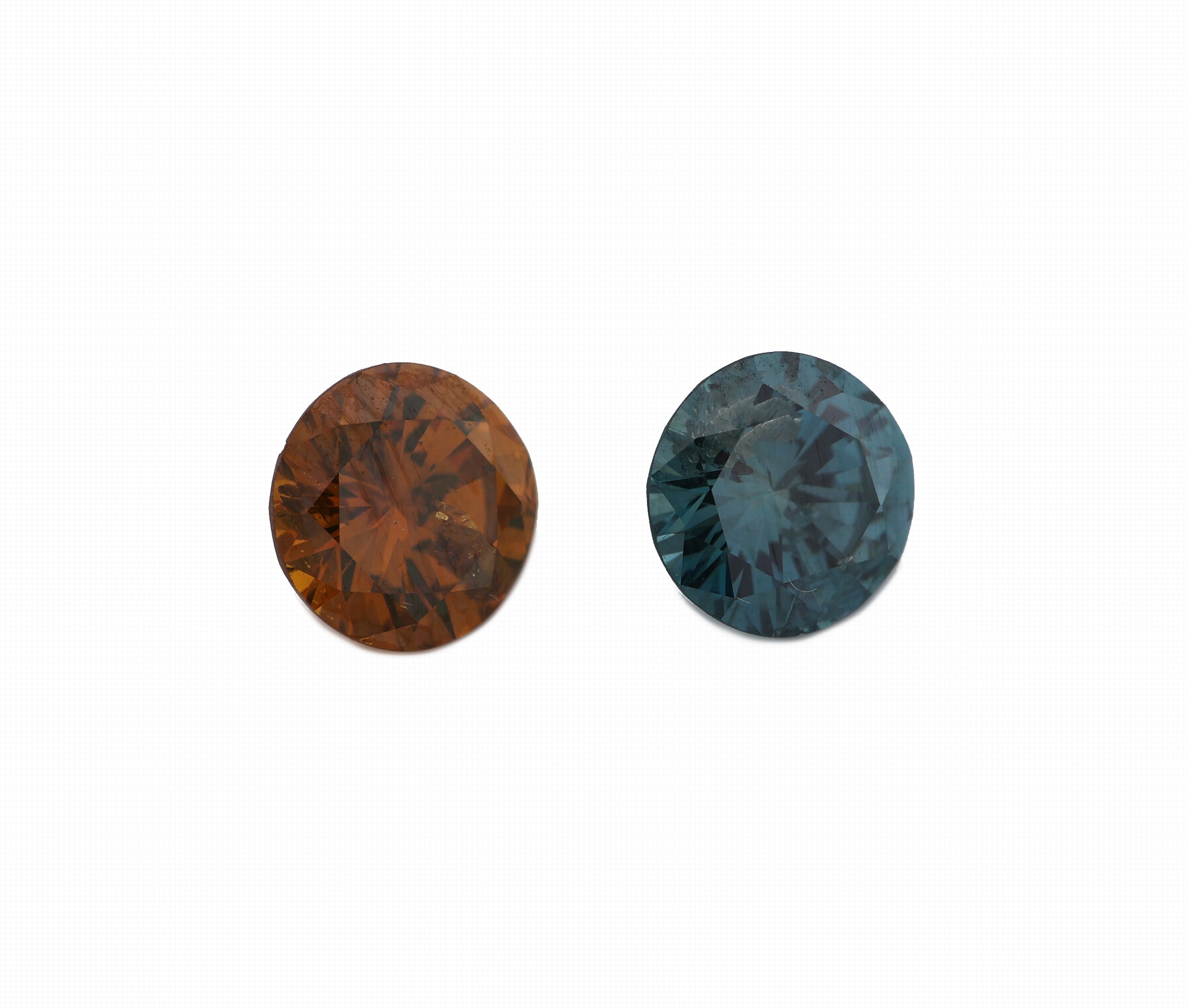 Detail a: Lot 2 lose Brillanten, zus. ca. 1.71 ct Blau und Cognac (beh.)