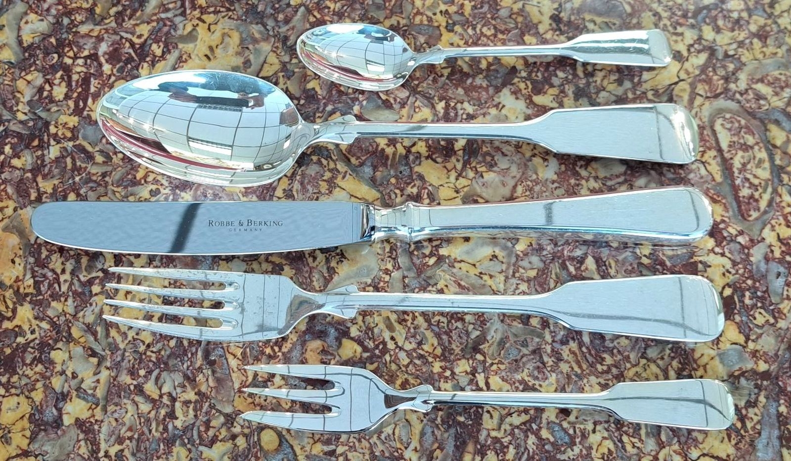 Detail c: Umfangreiches Tafelbesteck, Robbe & Berking, Silberbesteck, "Spaten", Sterlingsilber, 12 Menuemesser, 12 Menuegabeln, 12 Menülöffel, 12 ...