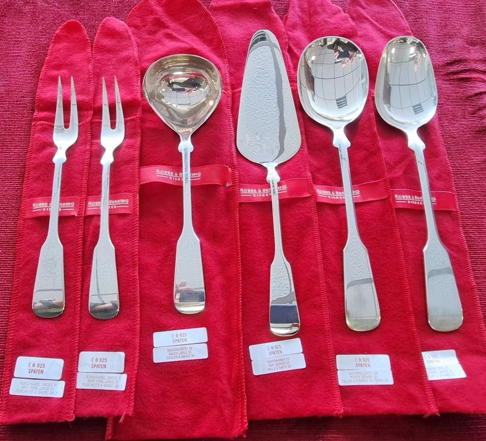 Detail d: Umfangreiches Tafelbesteck, Robbe & Berking, Silberbesteck, "Spaten", Sterlingsilber, 12 Menuemesser, 12 Menuegabeln, 12 Menülöffel, 12 ...