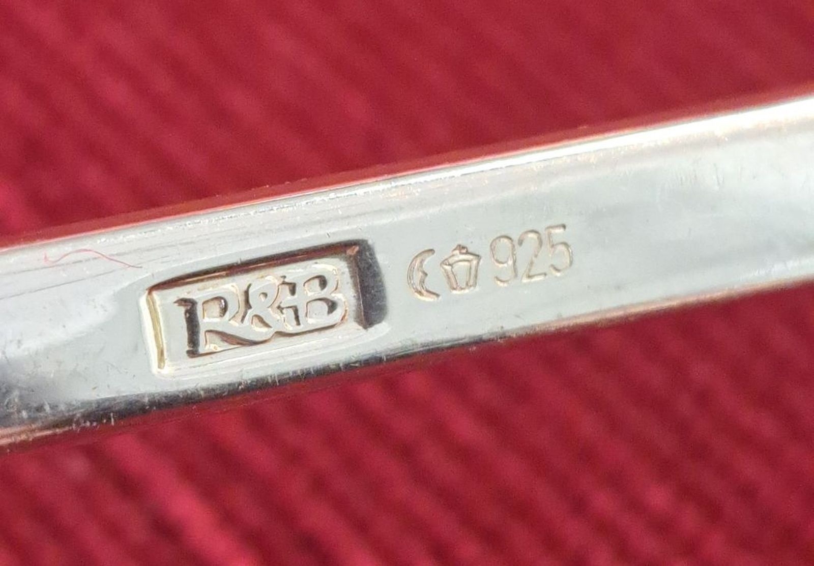 Detail f: Umfangreiches Tafelbesteck, Robbe & Berking, Silberbesteck, "Spaten", Sterlingsilber, 12 Menuemesser, 12 Menuegabeln, 12 Menülöffel, 12 ...