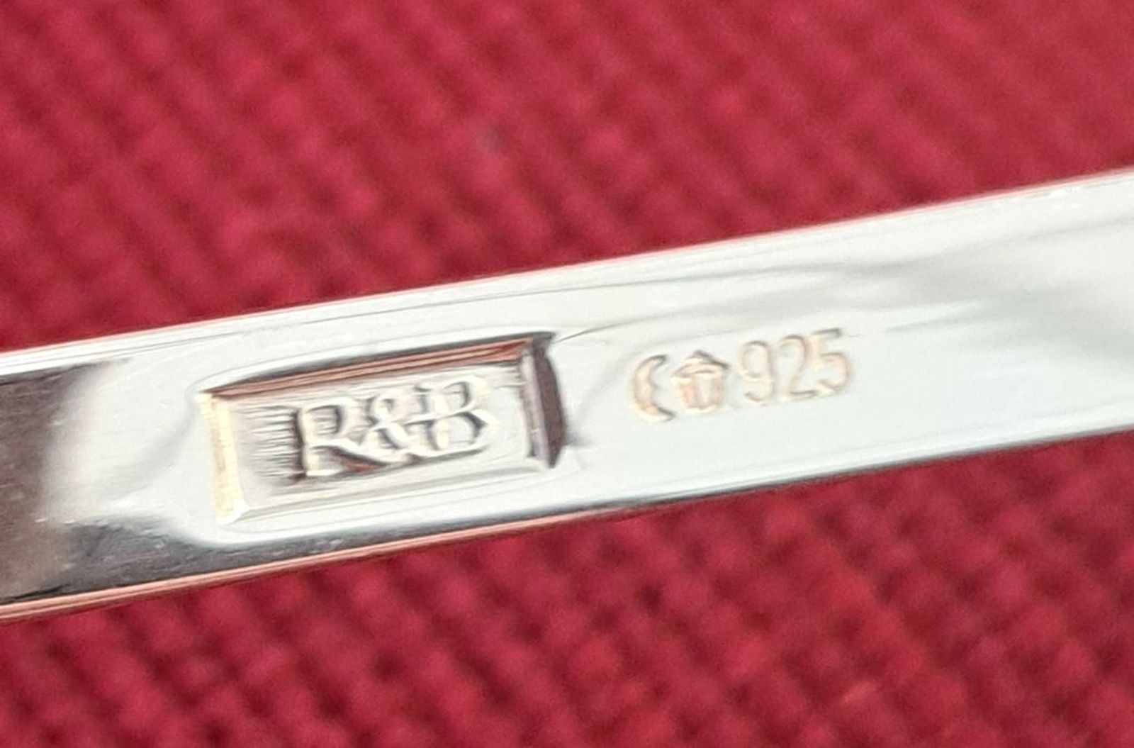 Detail g: Umfangreiches Tafelbesteck, Robbe & Berking, Silberbesteck, "Spaten", Sterlingsilber, 12 Menuemesser, 12 Menuegabeln, 12 Menülöffel, 12 ...
