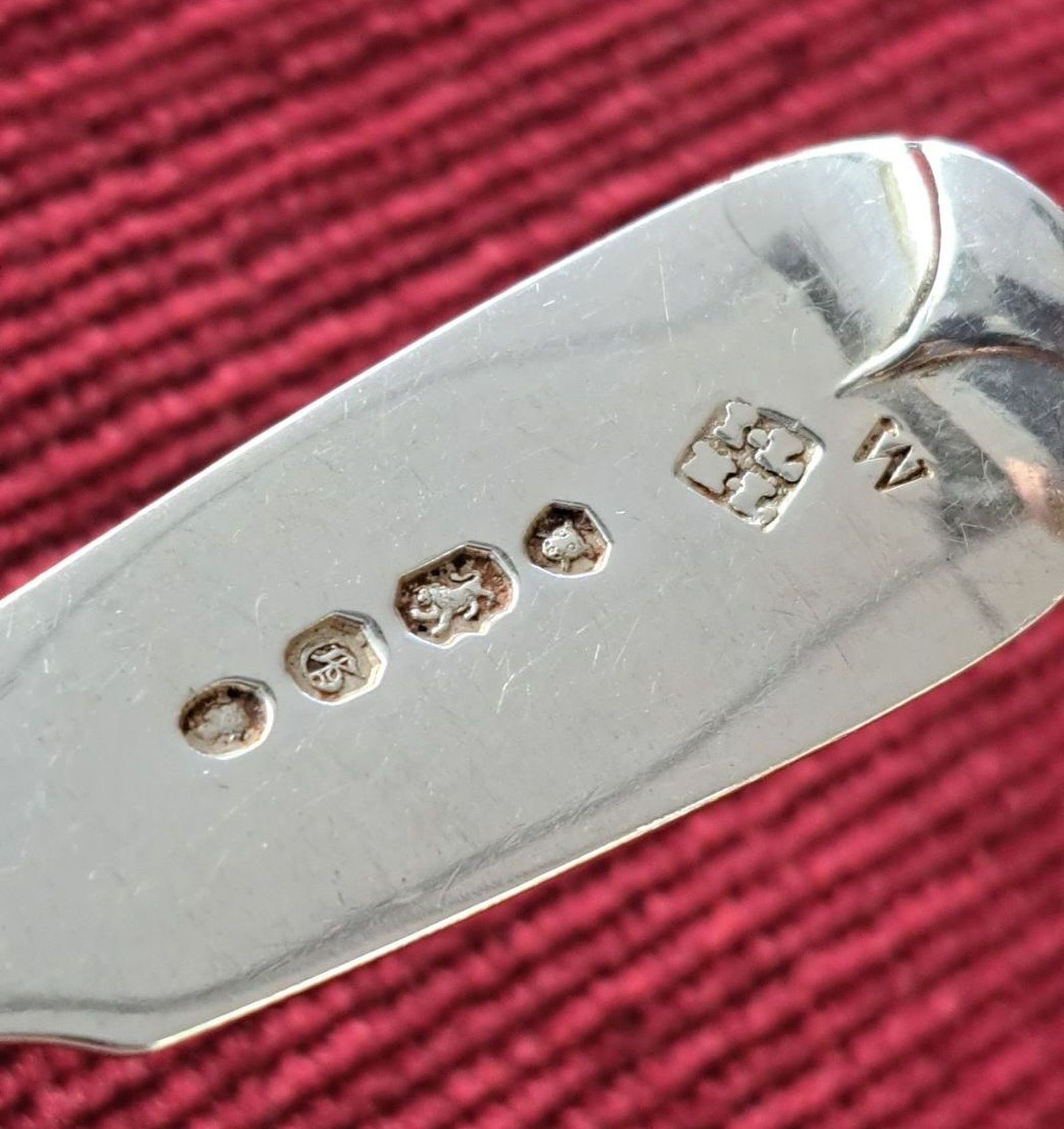 Detail h: Umfangreiches Tafelbesteck, Robbe & Berking, Silberbesteck, "Spaten", Sterlingsilber, 12 Menuemesser, 12 Menuegabeln, 12 Menülöffel, 12 ...