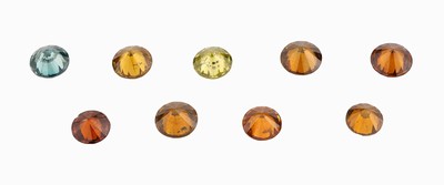 26960524a - Lot 9 lose Brillanten, zus. ca. 5.62 ct Blau, Gelb, Cognac, (beh.) Schätzpreis: ...