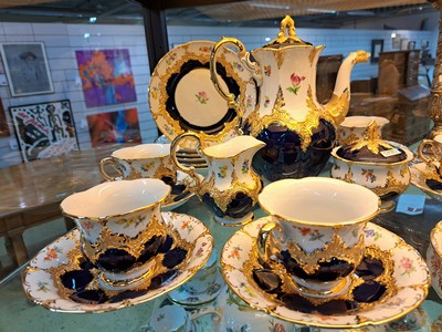 26960532c - Kaffeeservice für 6 Personen, Meissen, 20. Jh., 2. Wahl, B-Form, mit matt- und ...