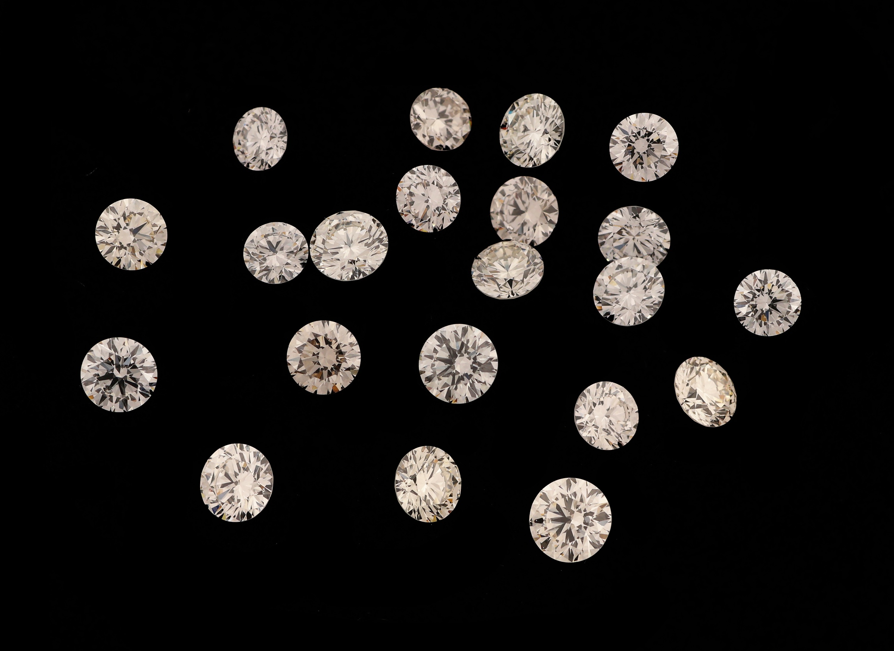 Lot 21 lose Brillanten zus. ca. 2.09 ct Weiß- get.Weiß/vs-si